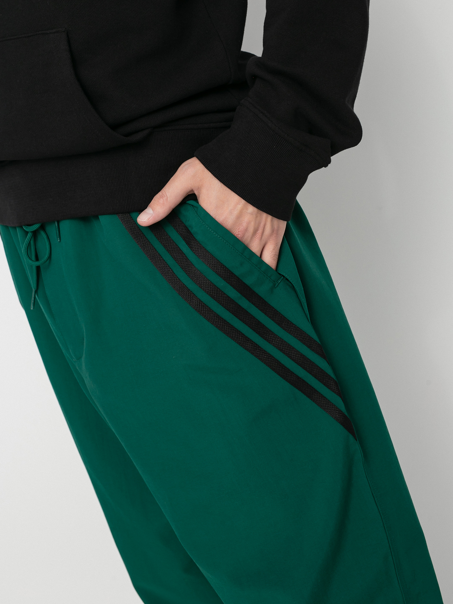 Spodnie adidas Workshop (cgreen/black)