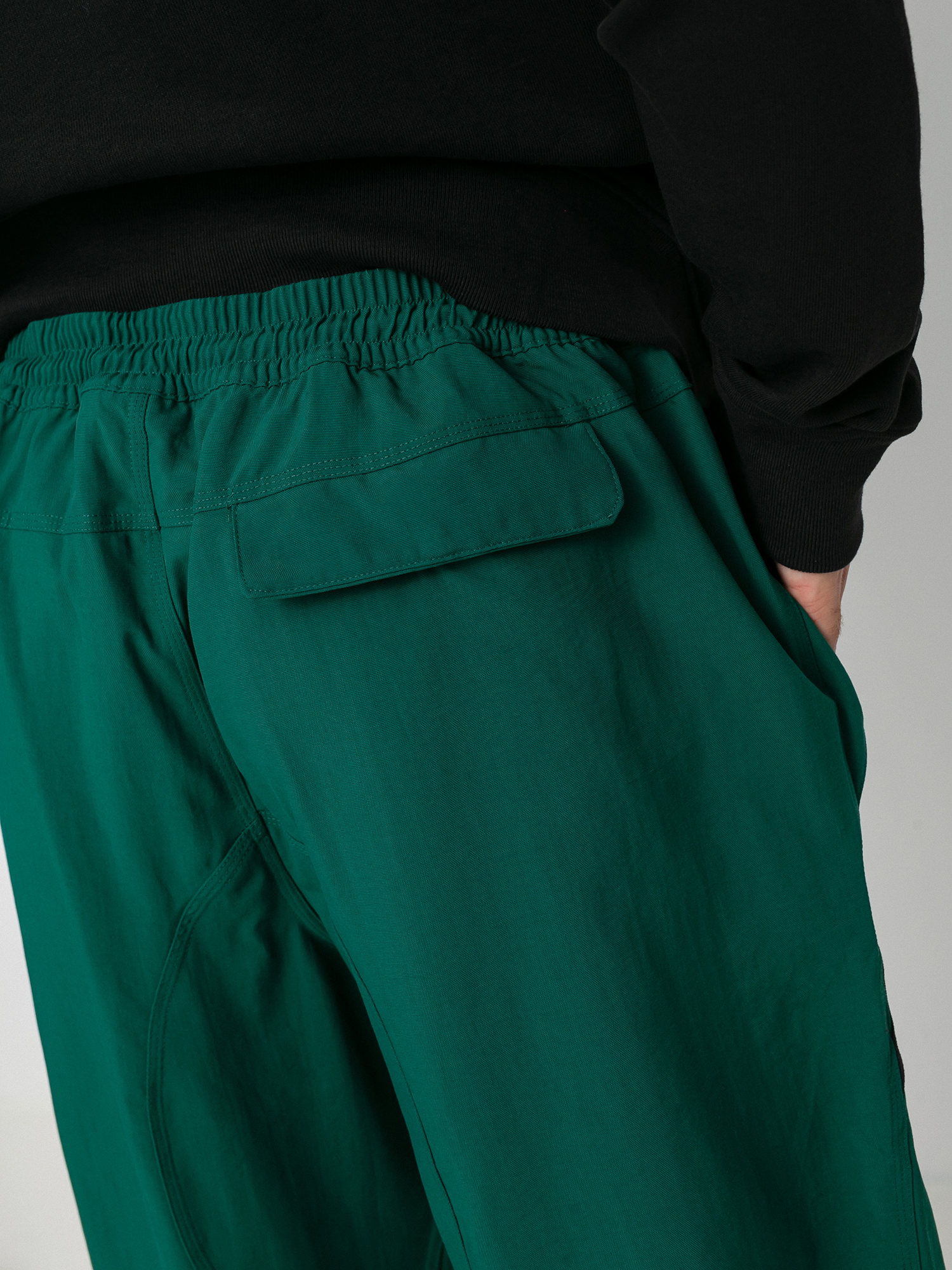 Spodnie adidas Workshop (cgreen/black)