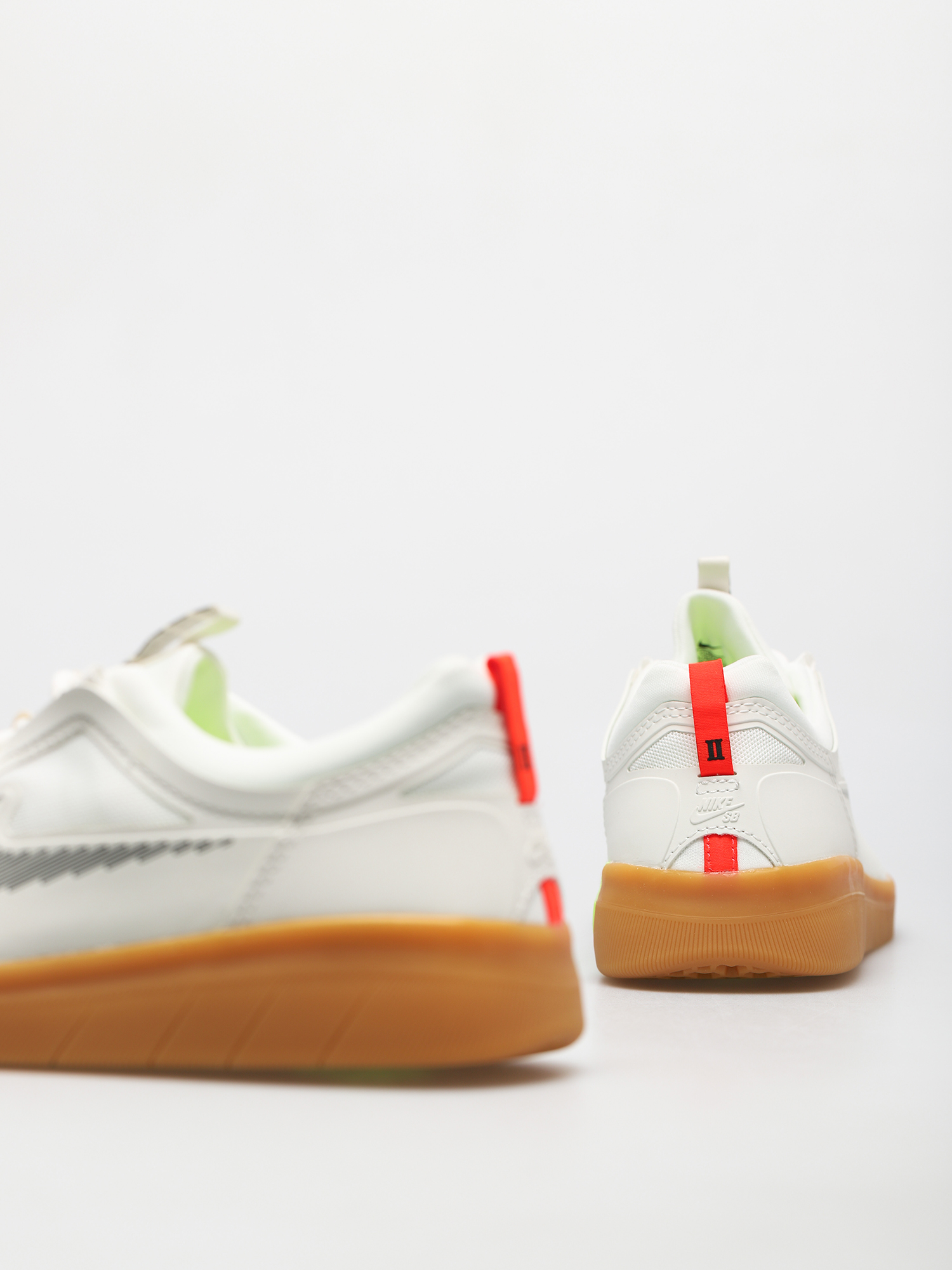 Buty Nike SB Nyjah Free 2 (summit white/black bright crimson)