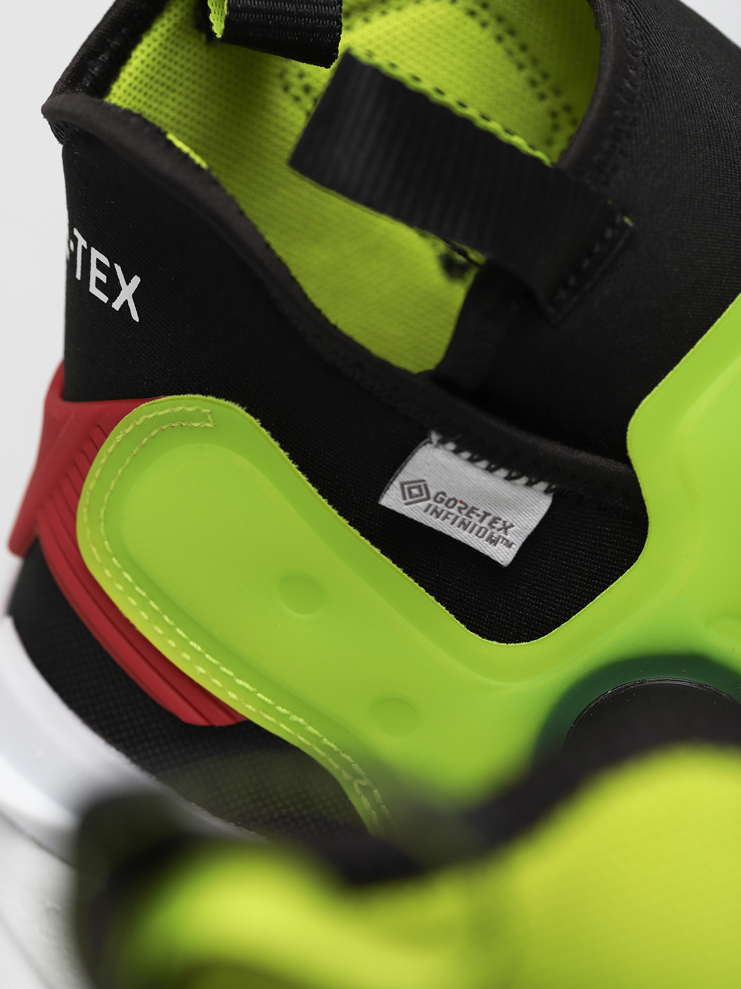 Buty Reebok Instapump Fury X Gtx (black/aciyel/vecred)