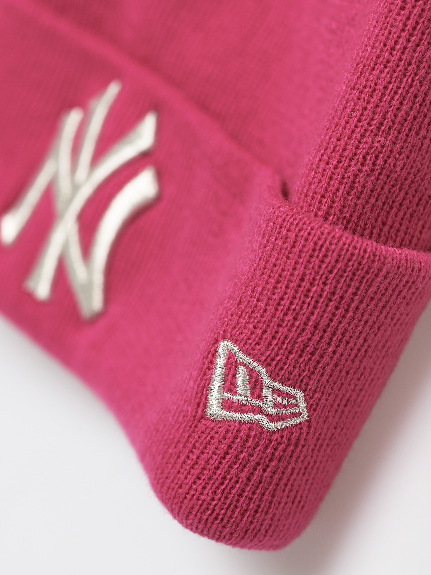 Czapka zimowa New Era Metallic Logo Cuff Knit Wmn (dark pink)