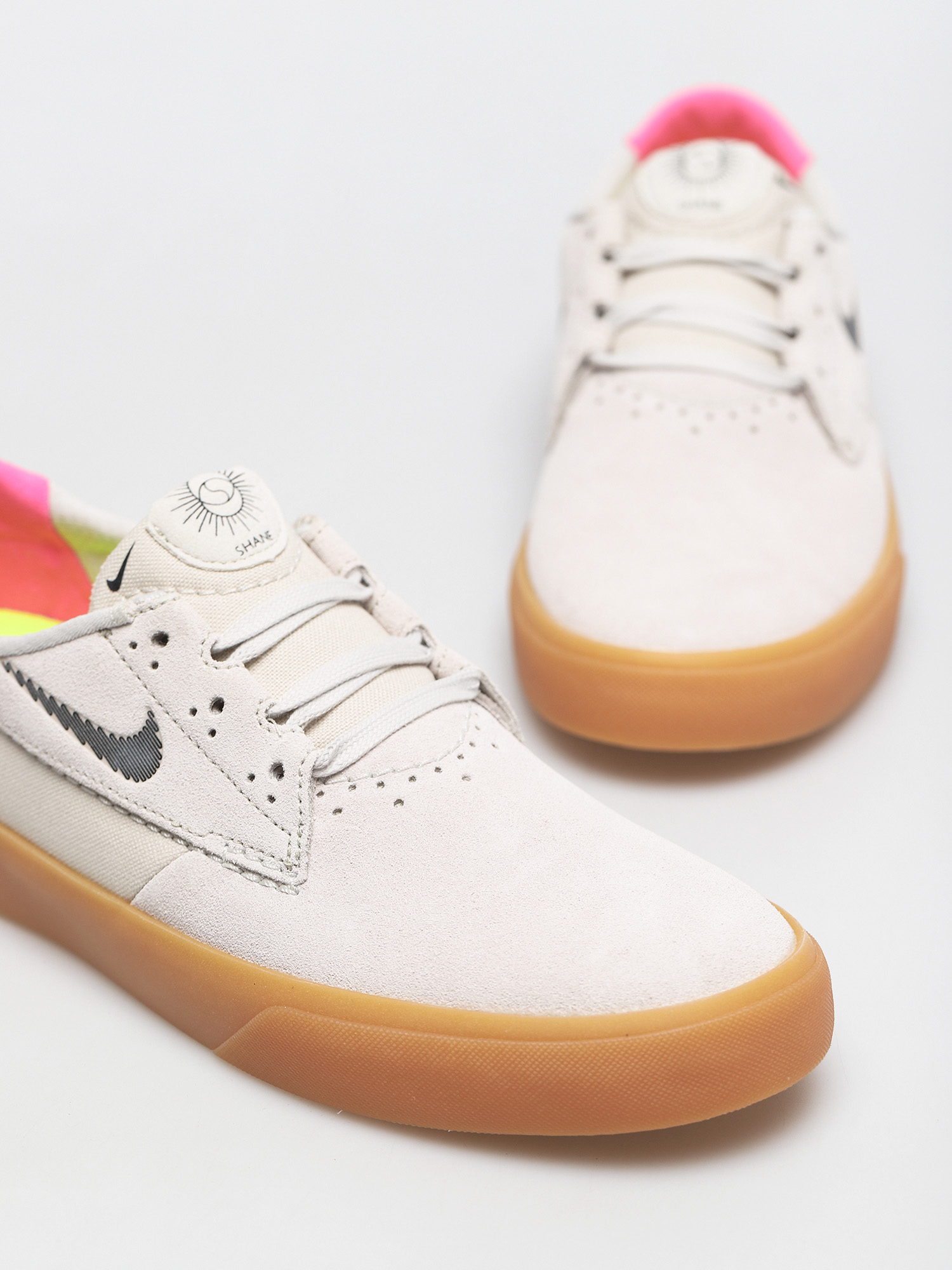 Buty Nike SB Shane T (summit white/black bright crimson)