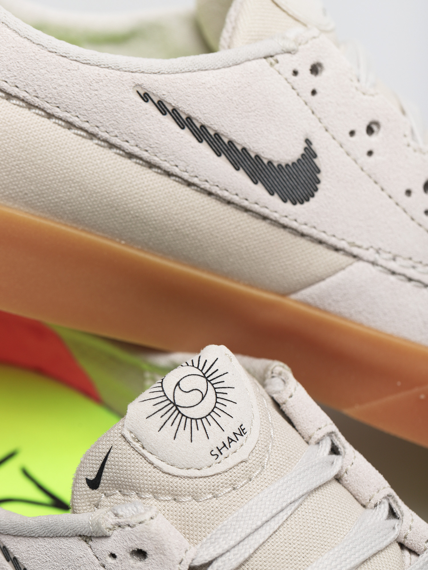 Buty Nike SB Shane T (summit white/black bright crimson)