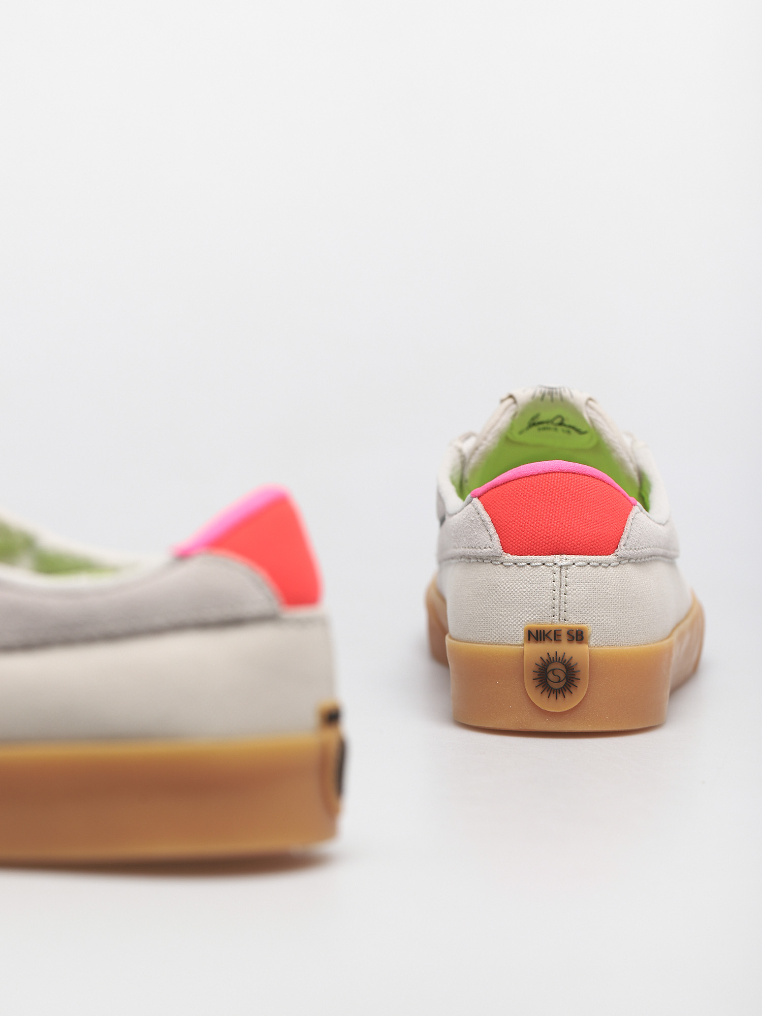 Buty Nike SB Shane T (summit white/black bright crimson)