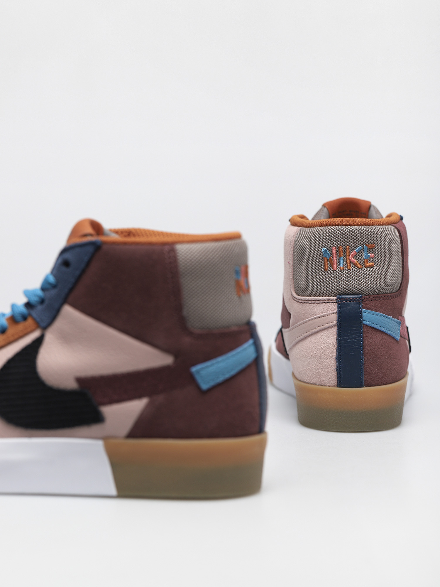 Buty Nike SB Zoom Blazer Mid Premium (dark wine/black pink oxford cashmere)