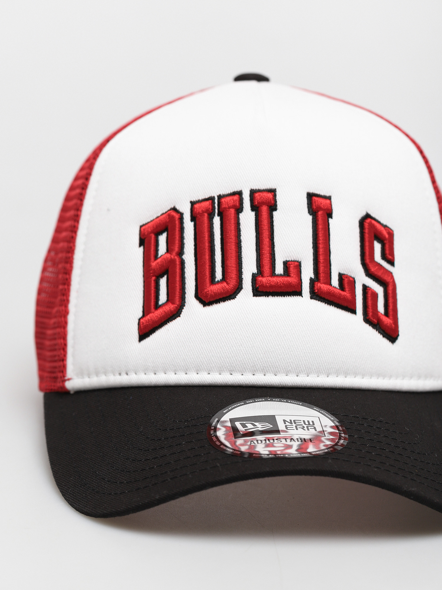 Czapka z daszkiem New Era Team Arch Trucker Chicago Bulls (black)