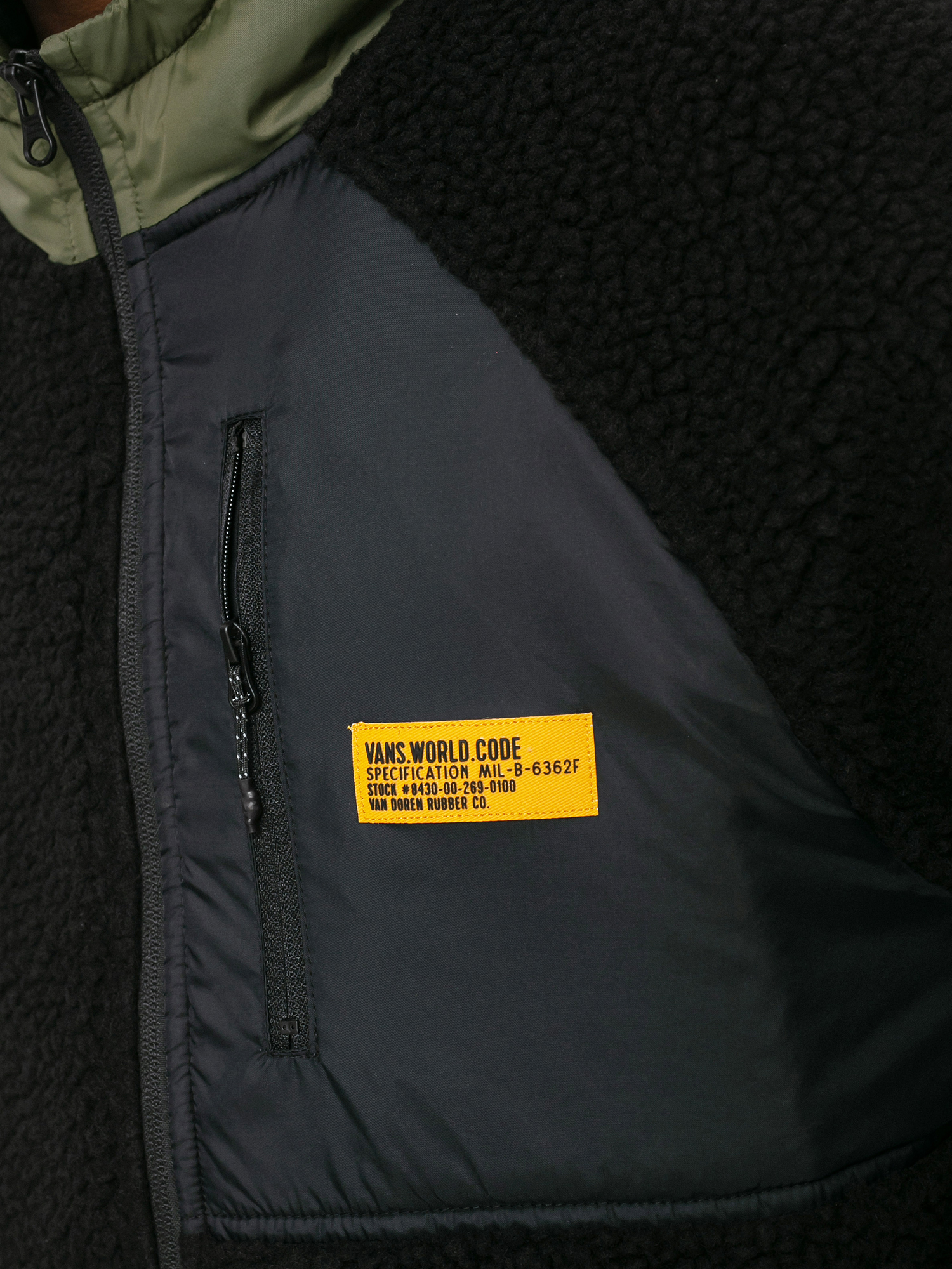 Bluza Vans Vans World Code Sherpa FZ (black/grape leaf)