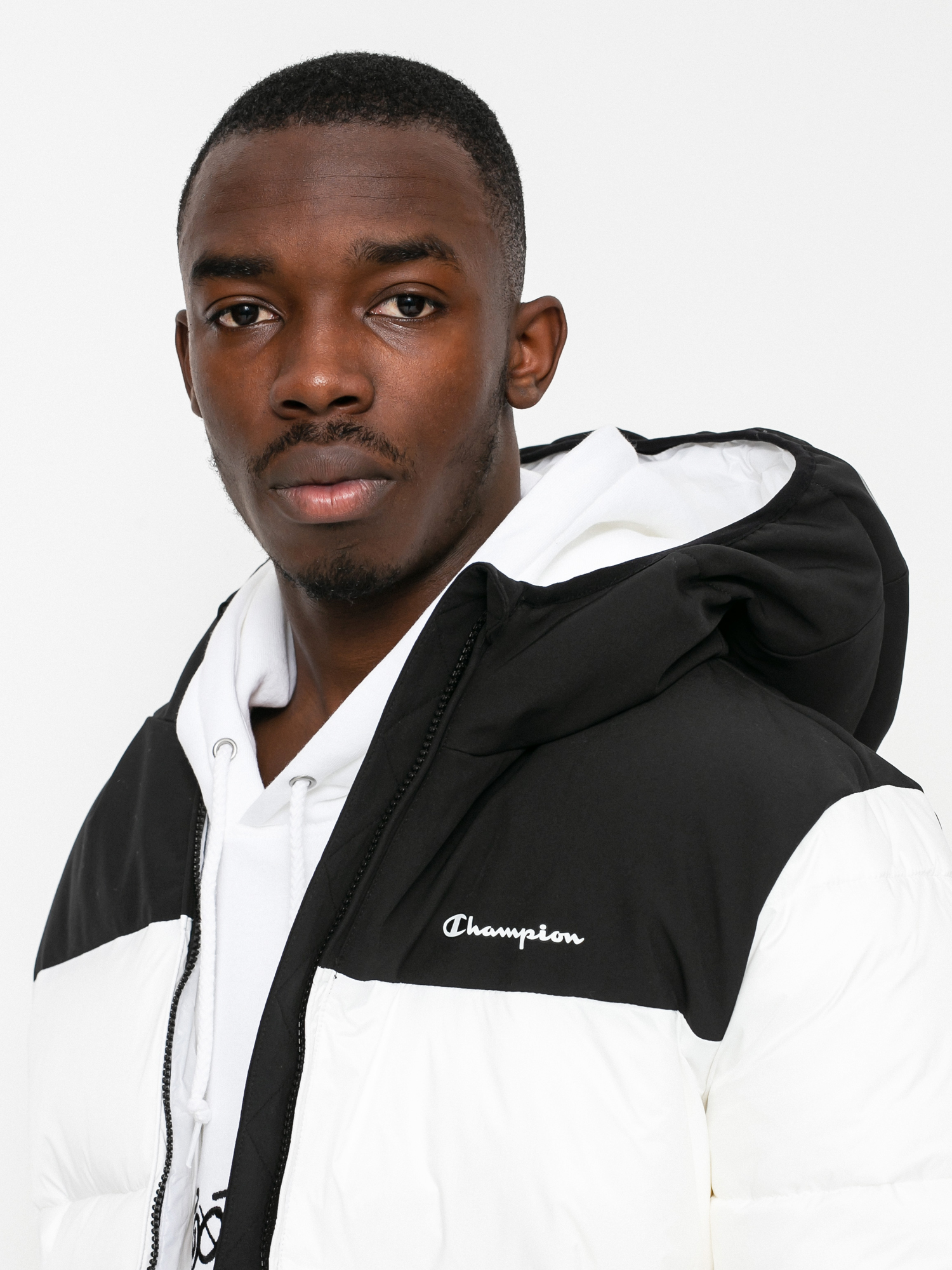 Kurtka Champion Legacy Hooded Jacket 216652 (wht/nbk)