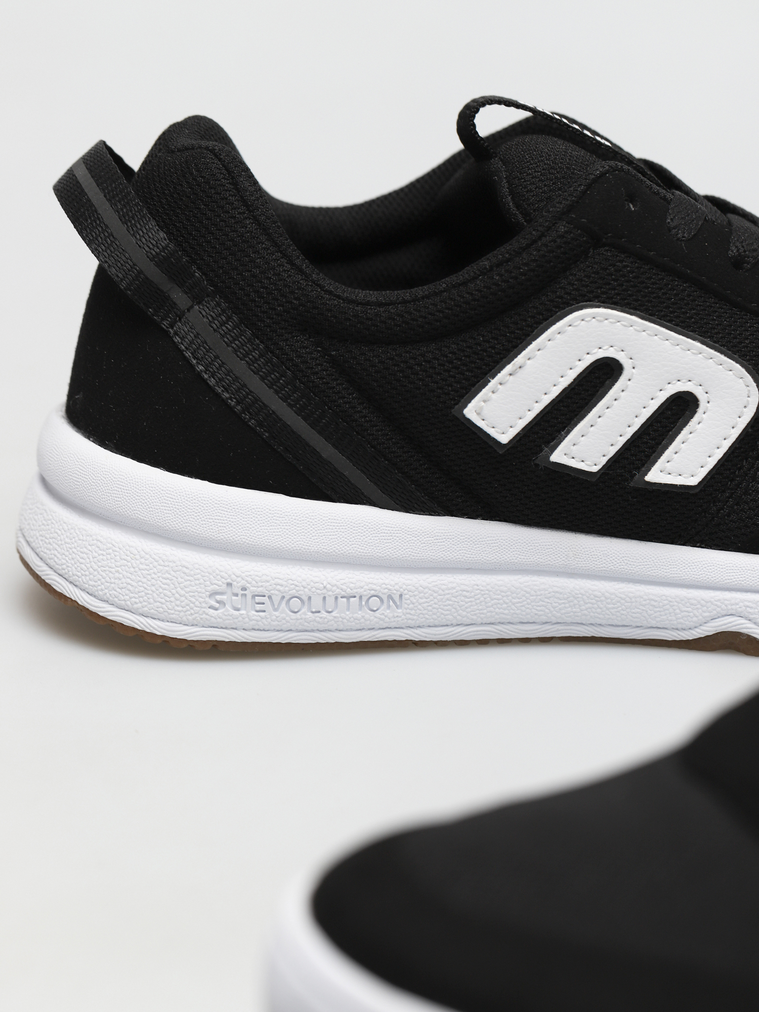 Buty Etnies Ranger Lt (black/white/gum)