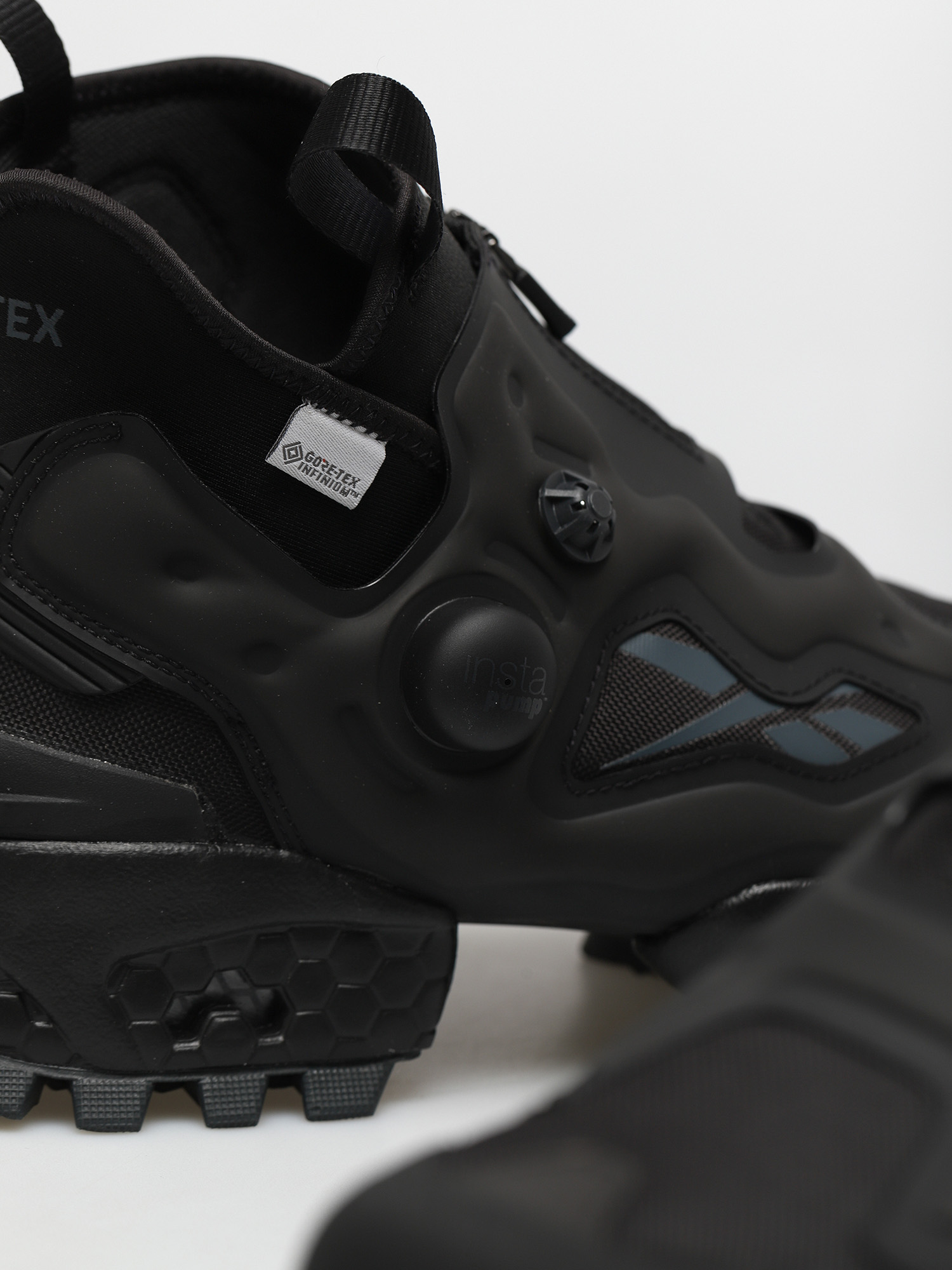 Buty Reebok Instapump Fury X Gt (black/cdgry4/purgry)
