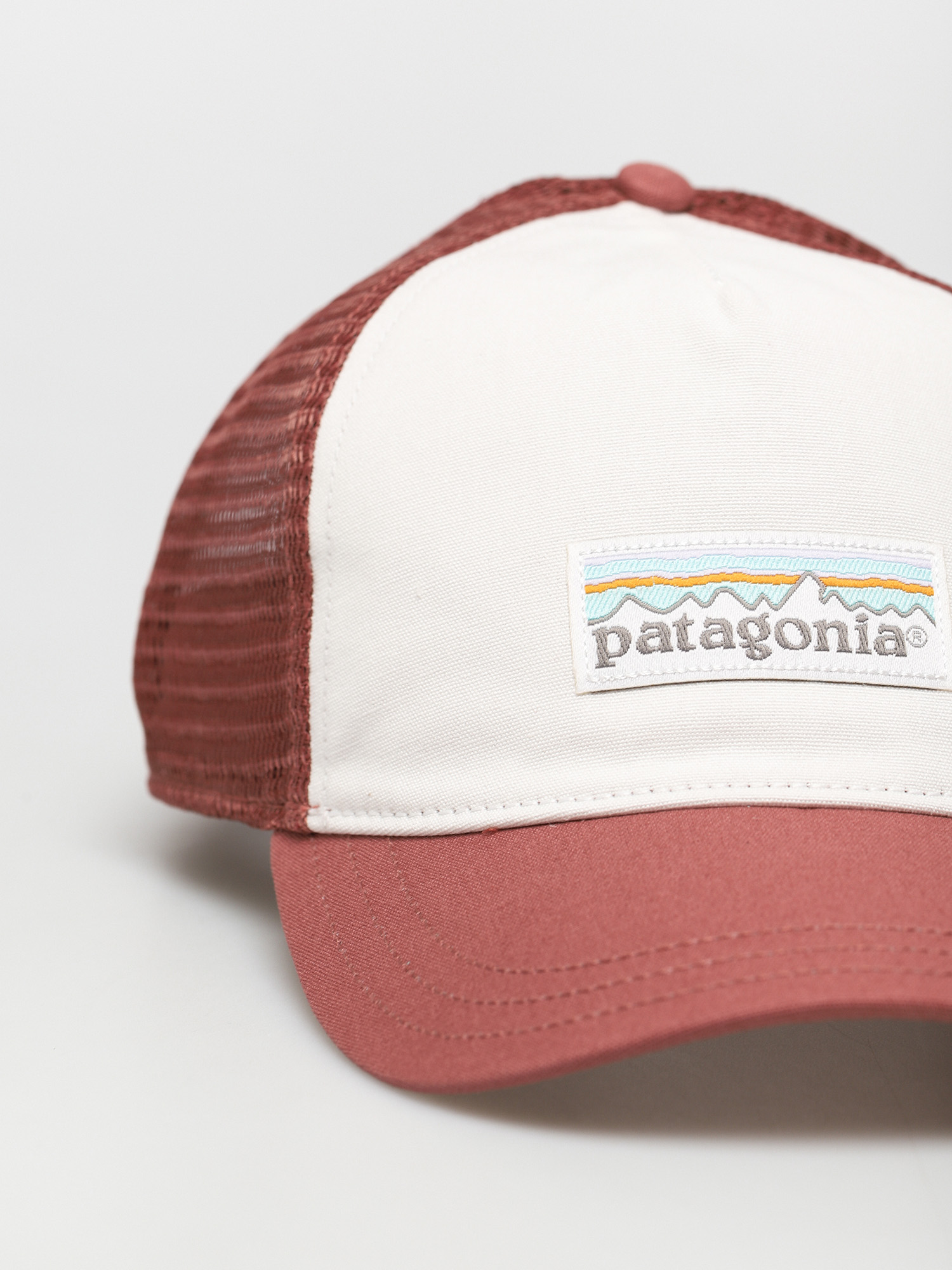 Czapka z daszkiem Patagonia Pastel P 6 Label Layback Trucker Wmn (white w/rosehip)