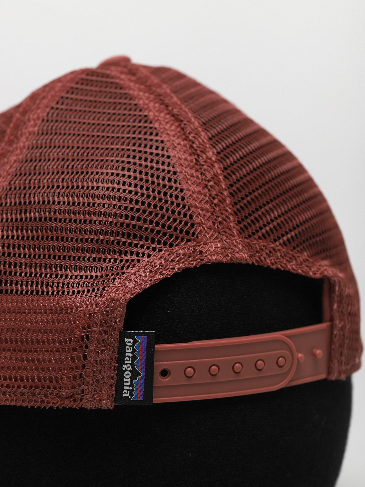 Czapka z daszkiem Patagonia Pastel P 6 Label Layback Trucker Wmn (white w/rosehip)
