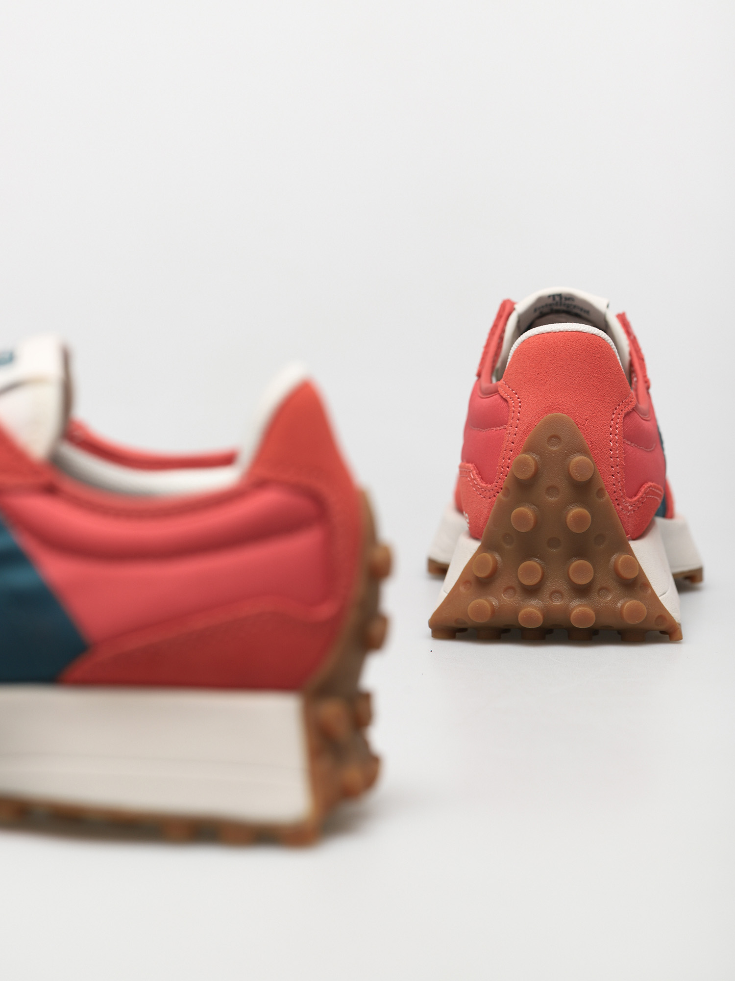 Buty New Balance 327 Wmn (red)