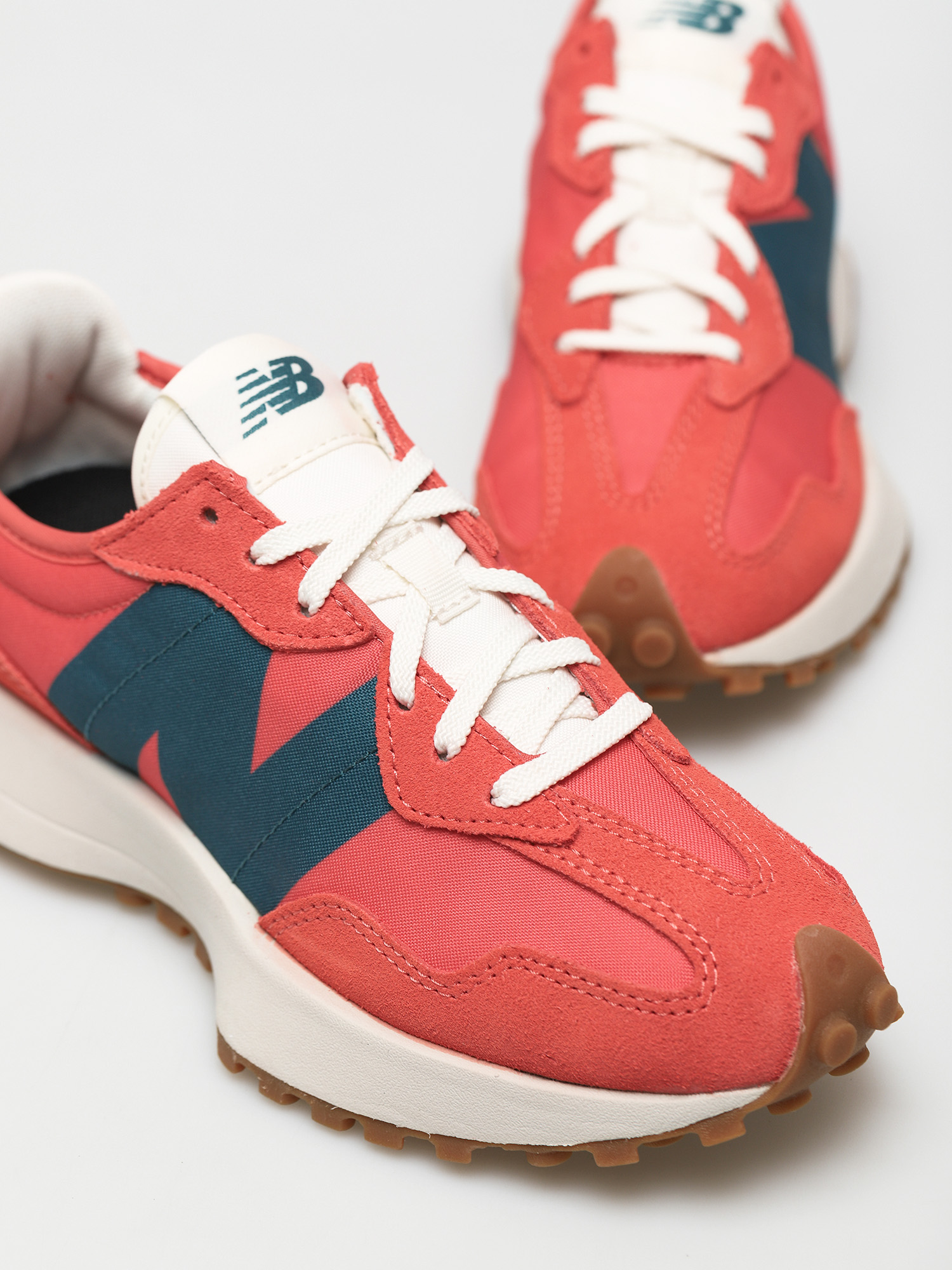 Buty New Balance 327 Wmn (red)