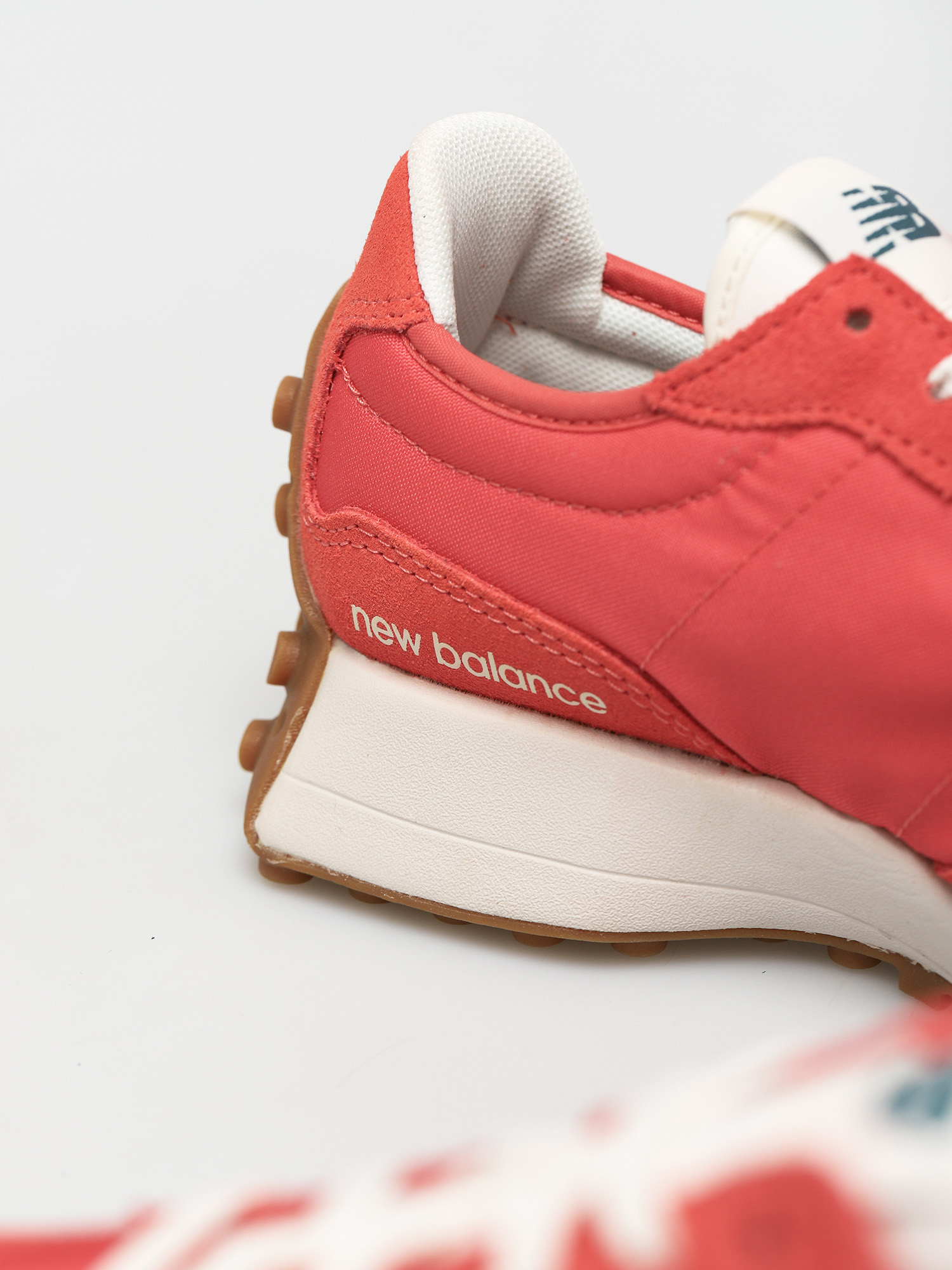 Buty New Balance 327 Wmn (red)