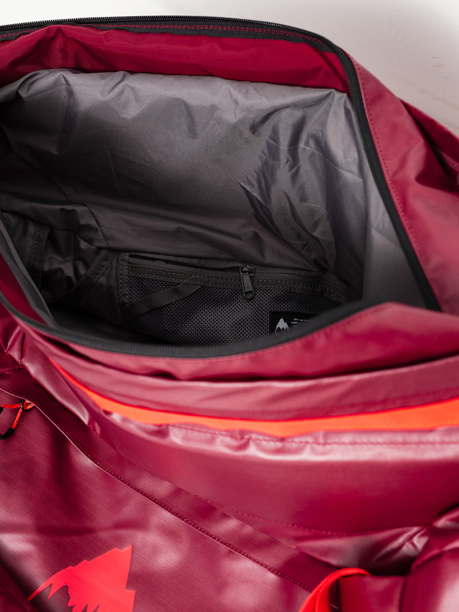 Torba Burton Multipath 60L Expandable Duffel (mulled berry coated)