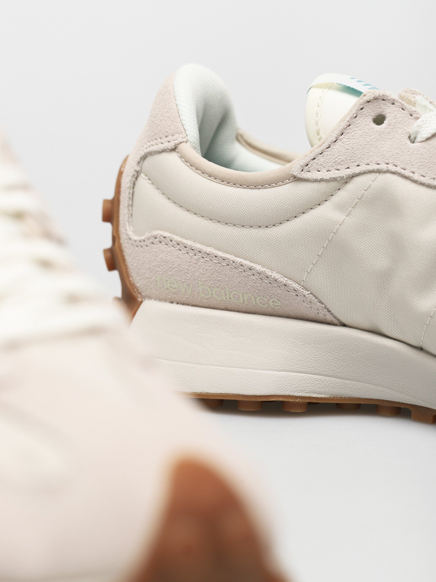 Buty New Balance 327 Wmn (grey)