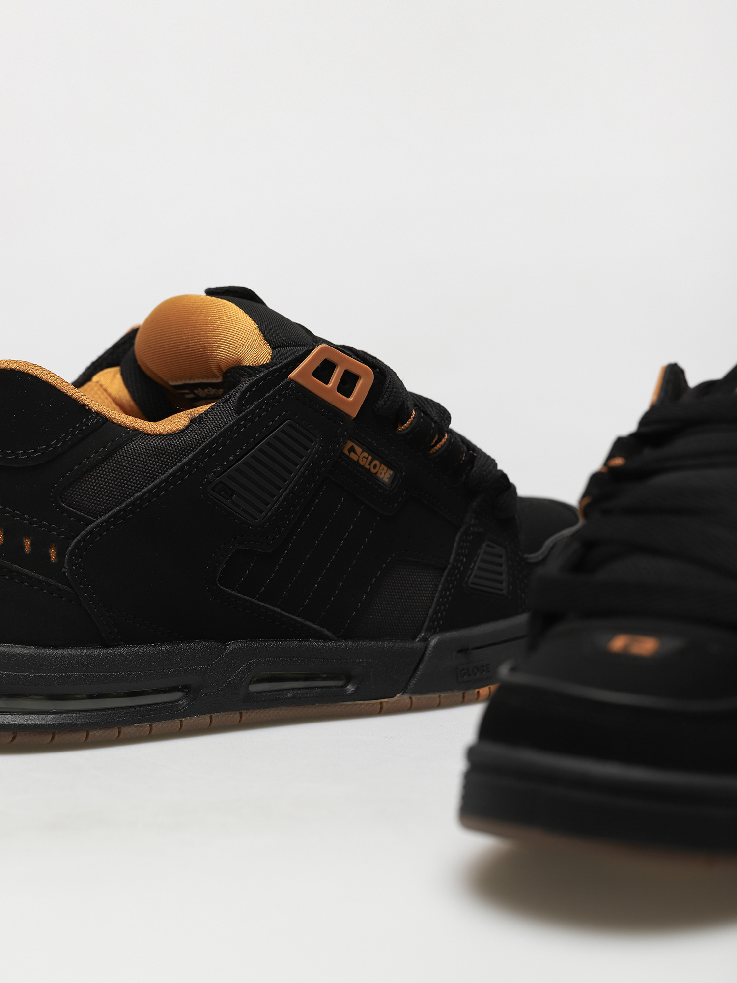 Buty Globe Sabre (black/toffee)