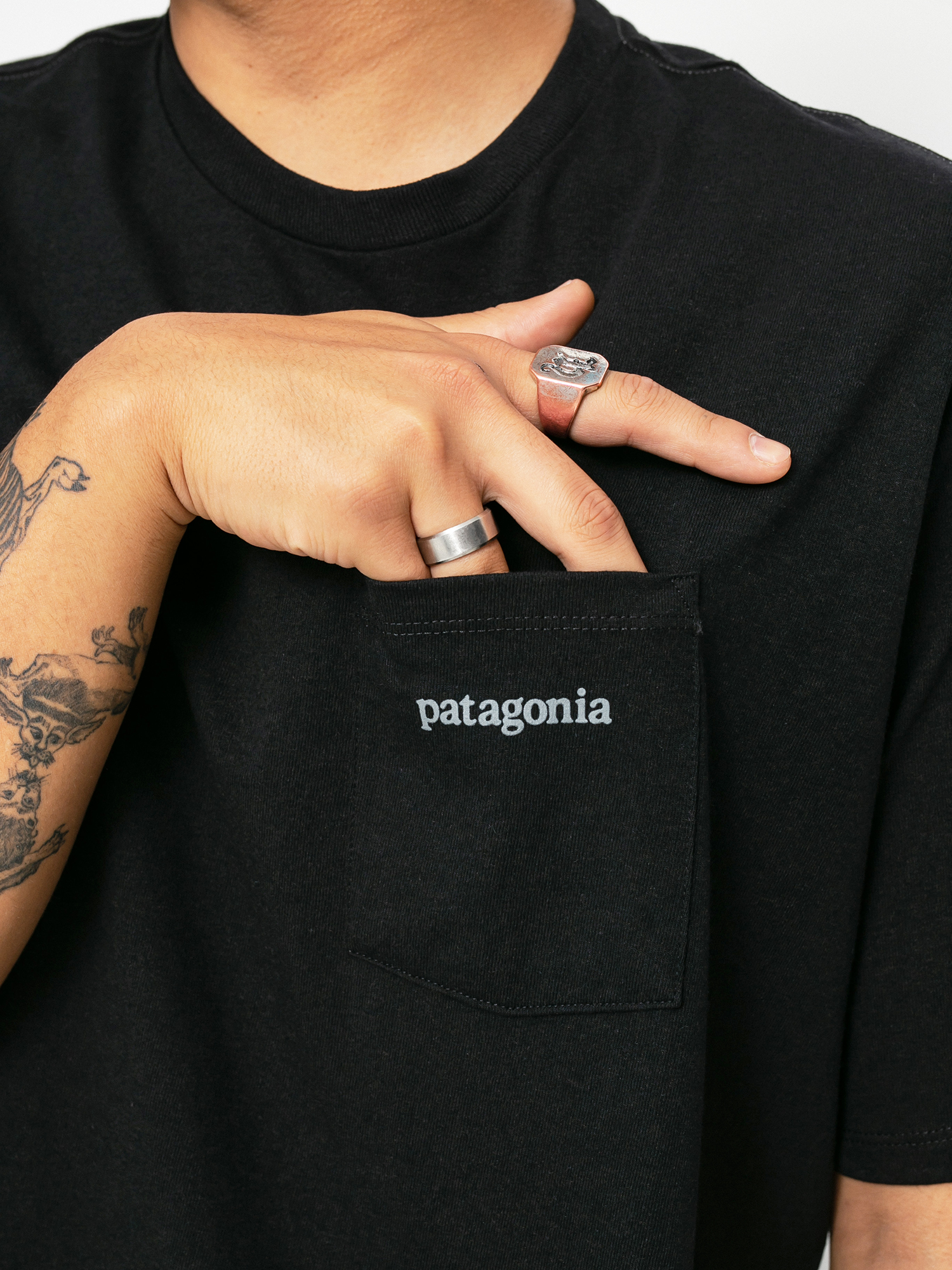 T-shirt Patagonia Line Logo Ridge Pocket Responsibili (black)