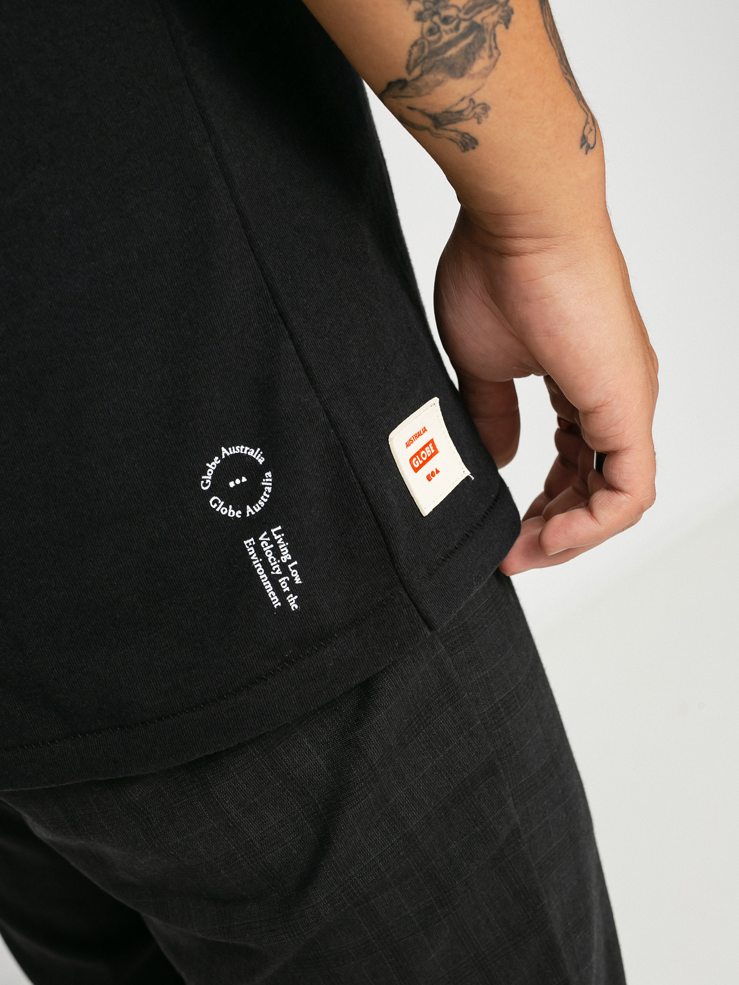 T-shirt Globe Lv (black)