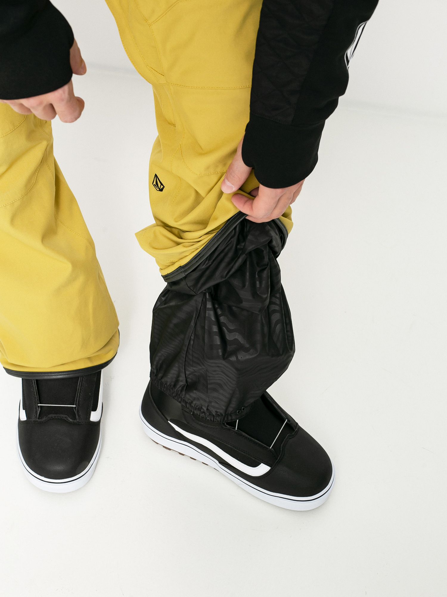 Męskie Spodnie snowboardowe Volcom Roan Bib Overall (gold)
