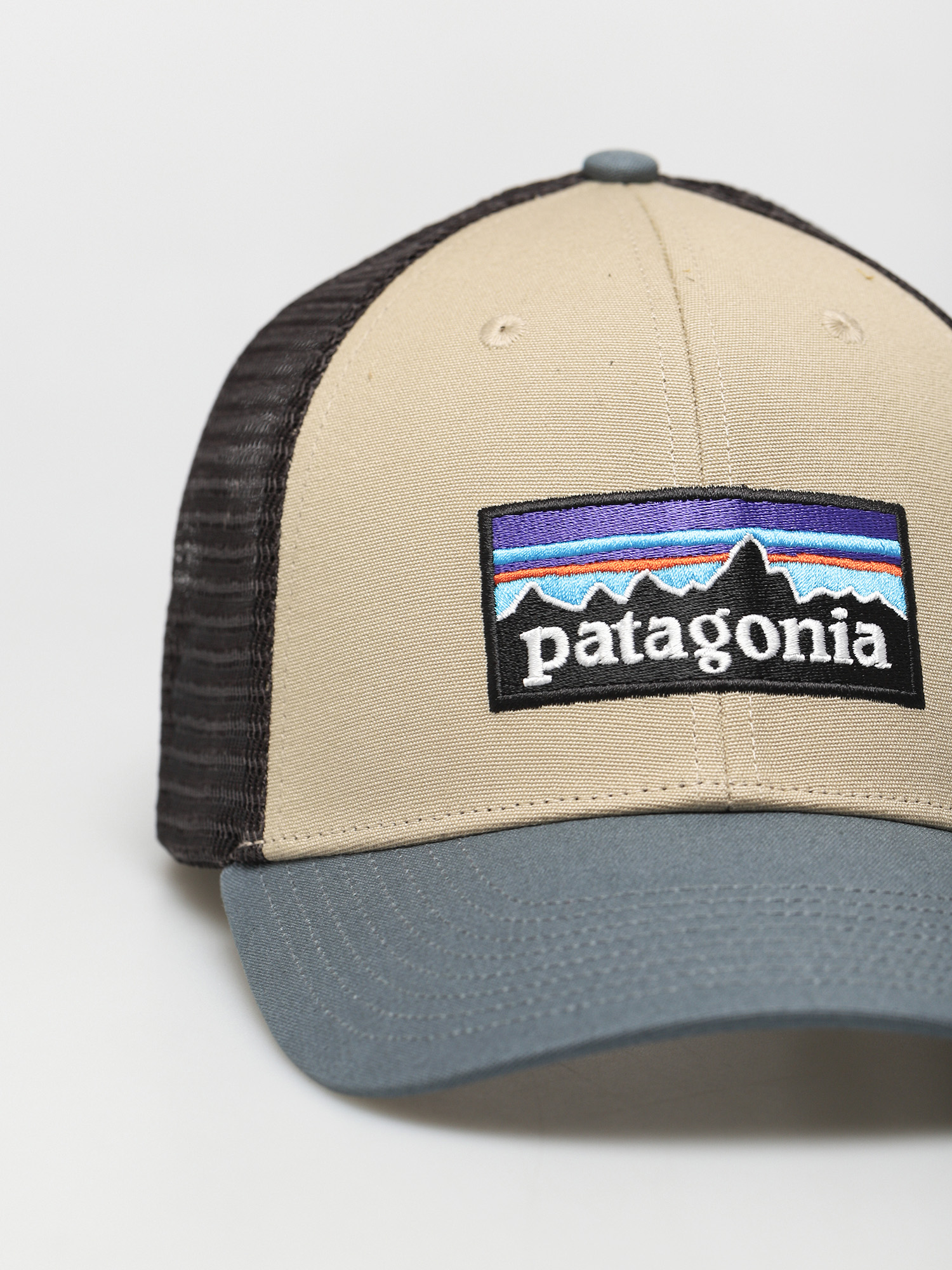 Czapka z daszkiem Patagonia P 6 Logo LoPro Trucker (el cap khaki w/plume grey)
