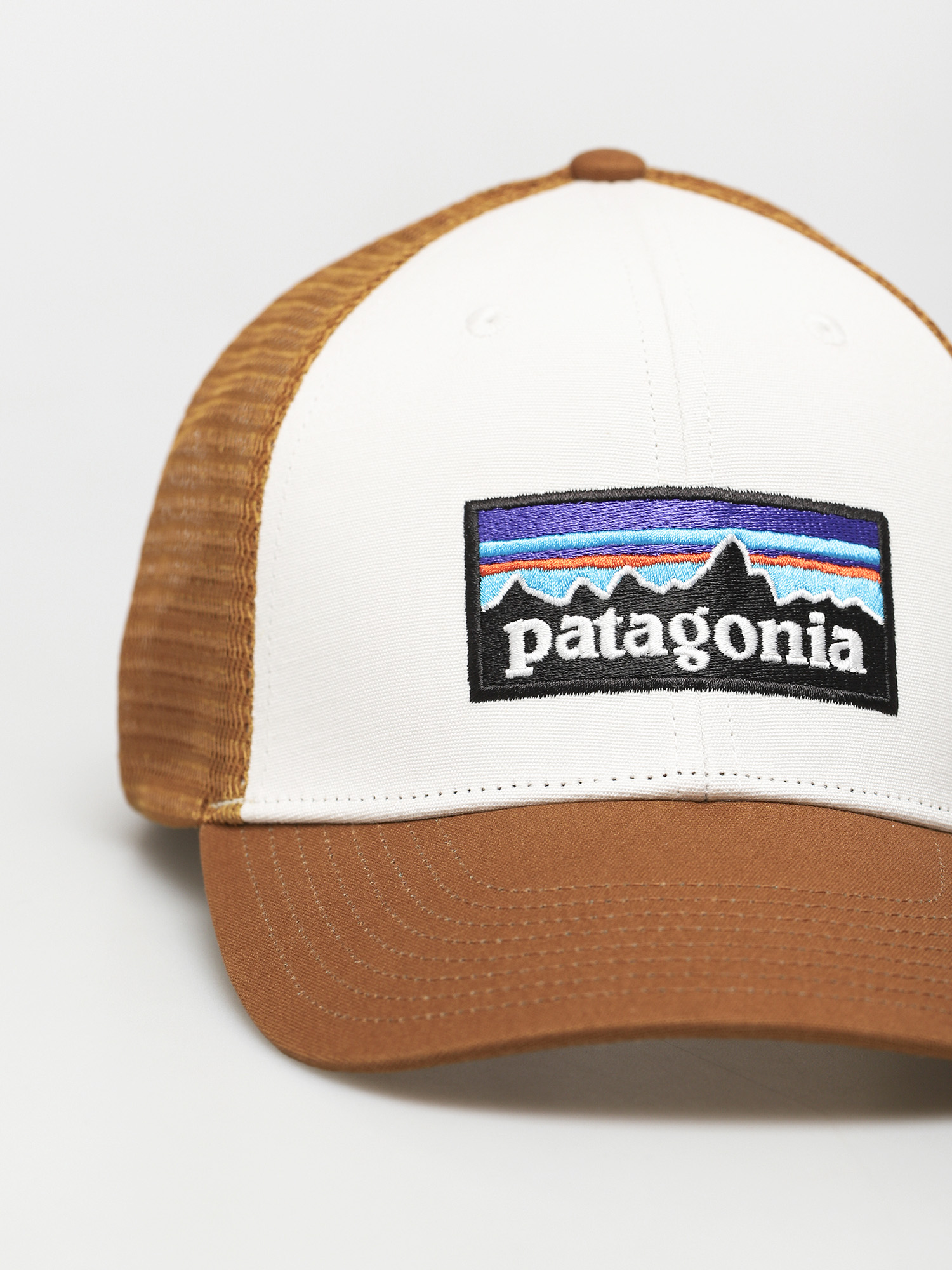 Czapka z daszkiem Patagonia P 6 Logo LoPro Trucker (white w/bear brown)