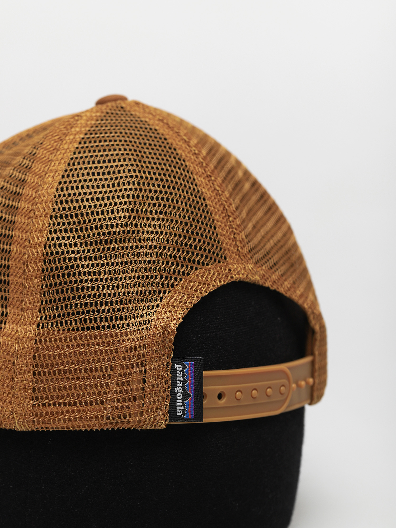 Czapka z daszkiem Patagonia P 6 Logo LoPro Trucker (white w/bear brown)
