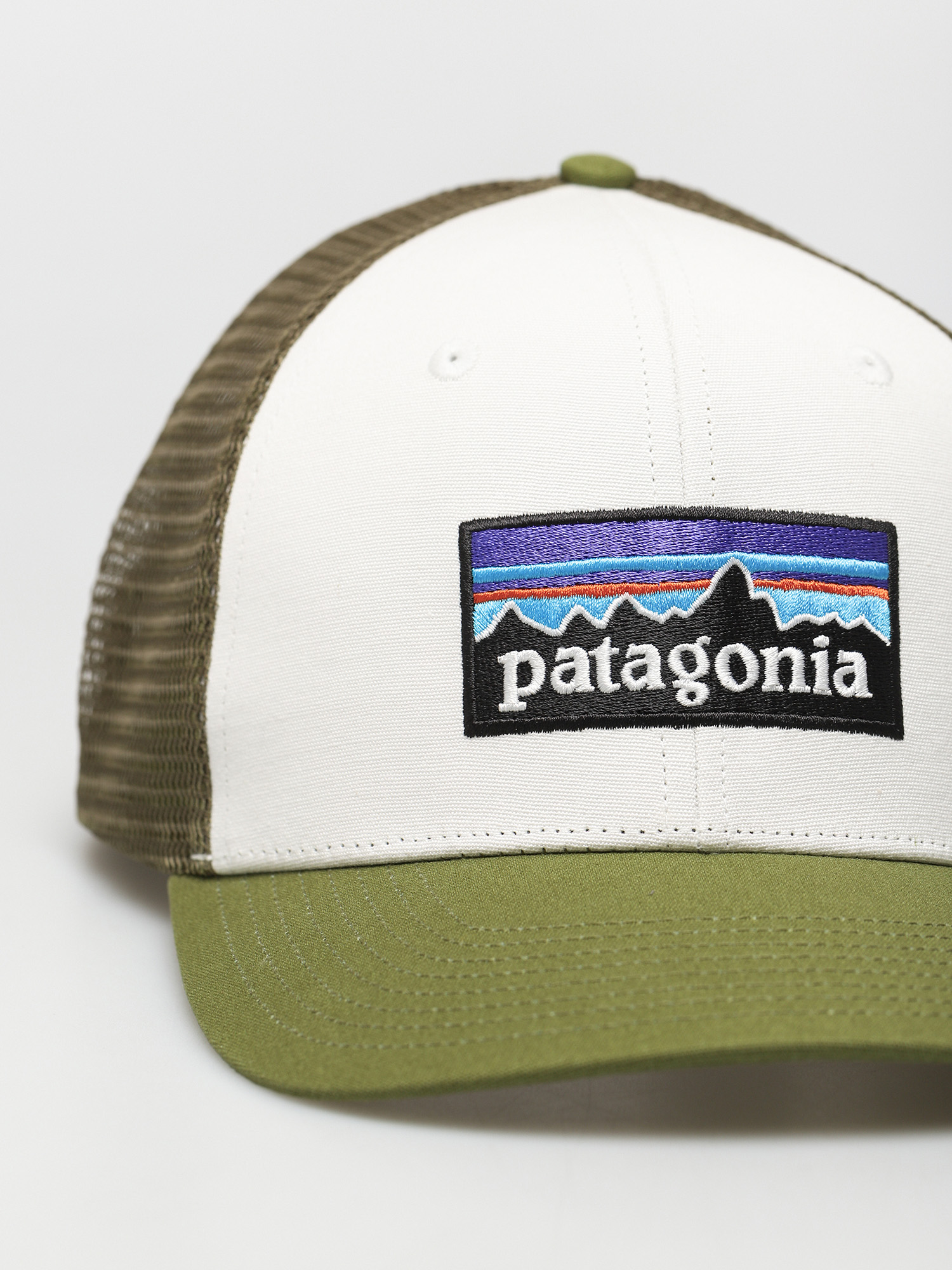 Czapka z daszkiem Patagonia P 6 Logo Trucker (white w/palo green)