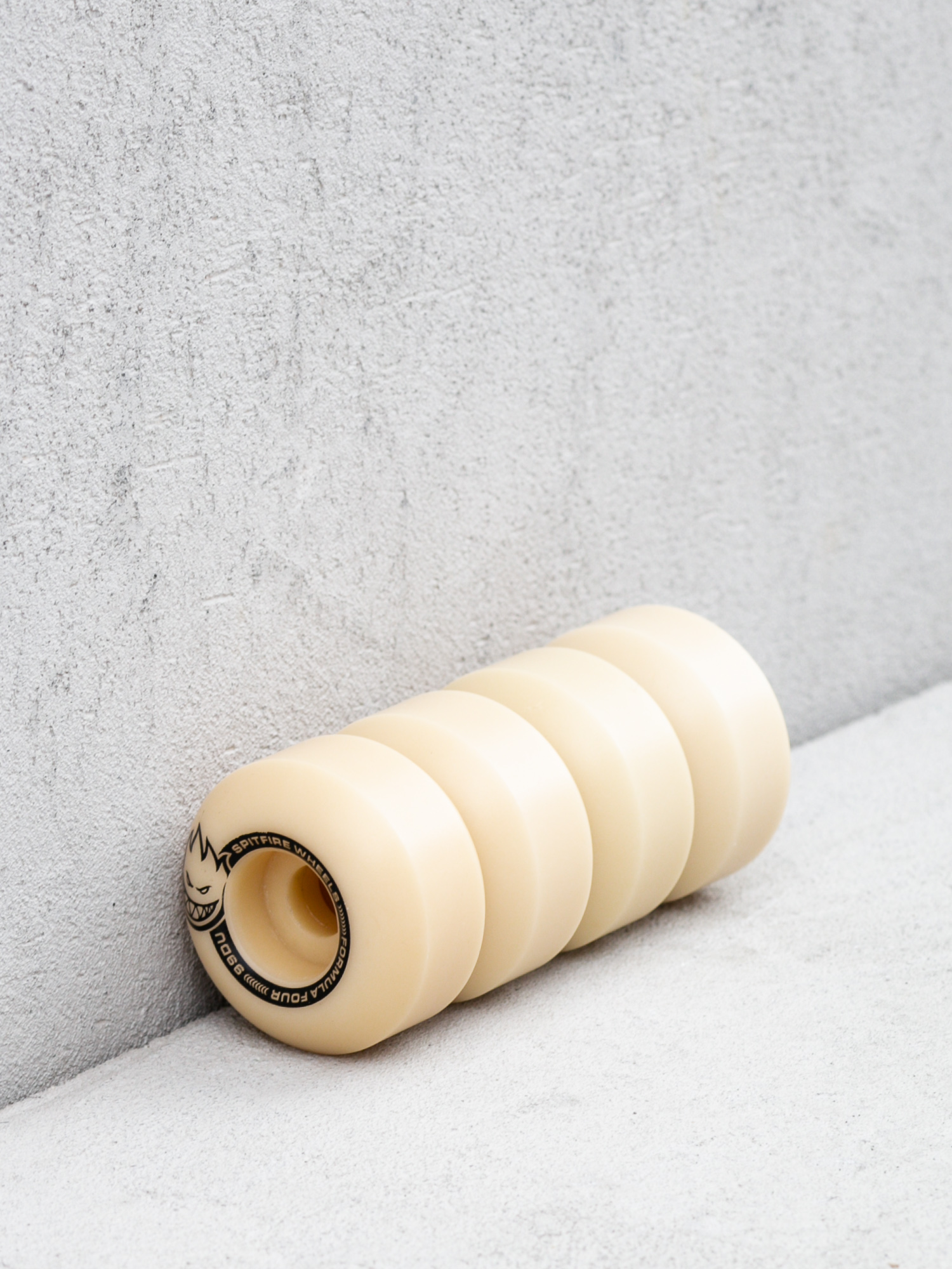 Kółka Spitfire F4 99D Classic Shape (black/natural)