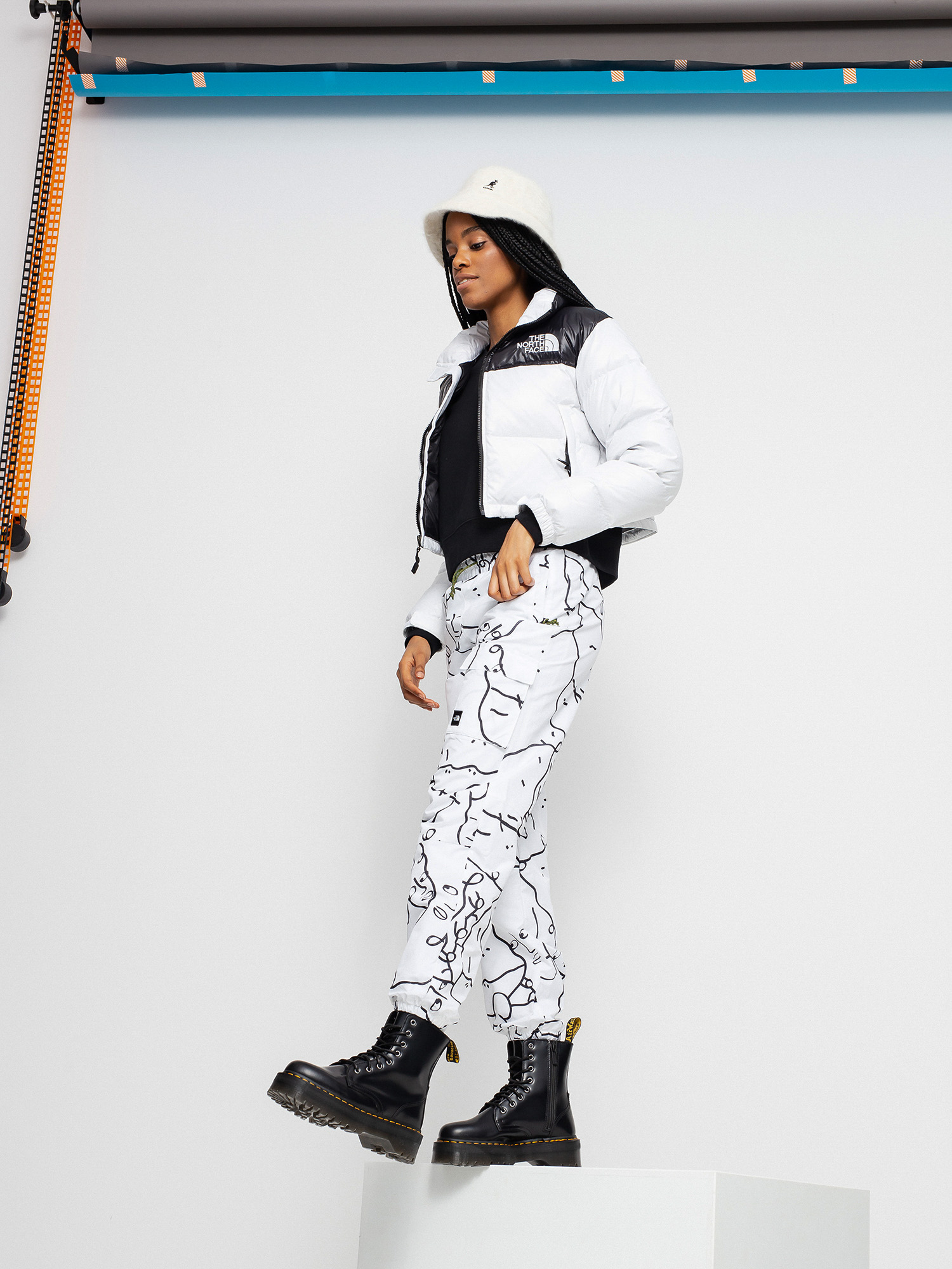 Kurtka The North Face Nuptse Short Wmn (tnf white/tnf black)