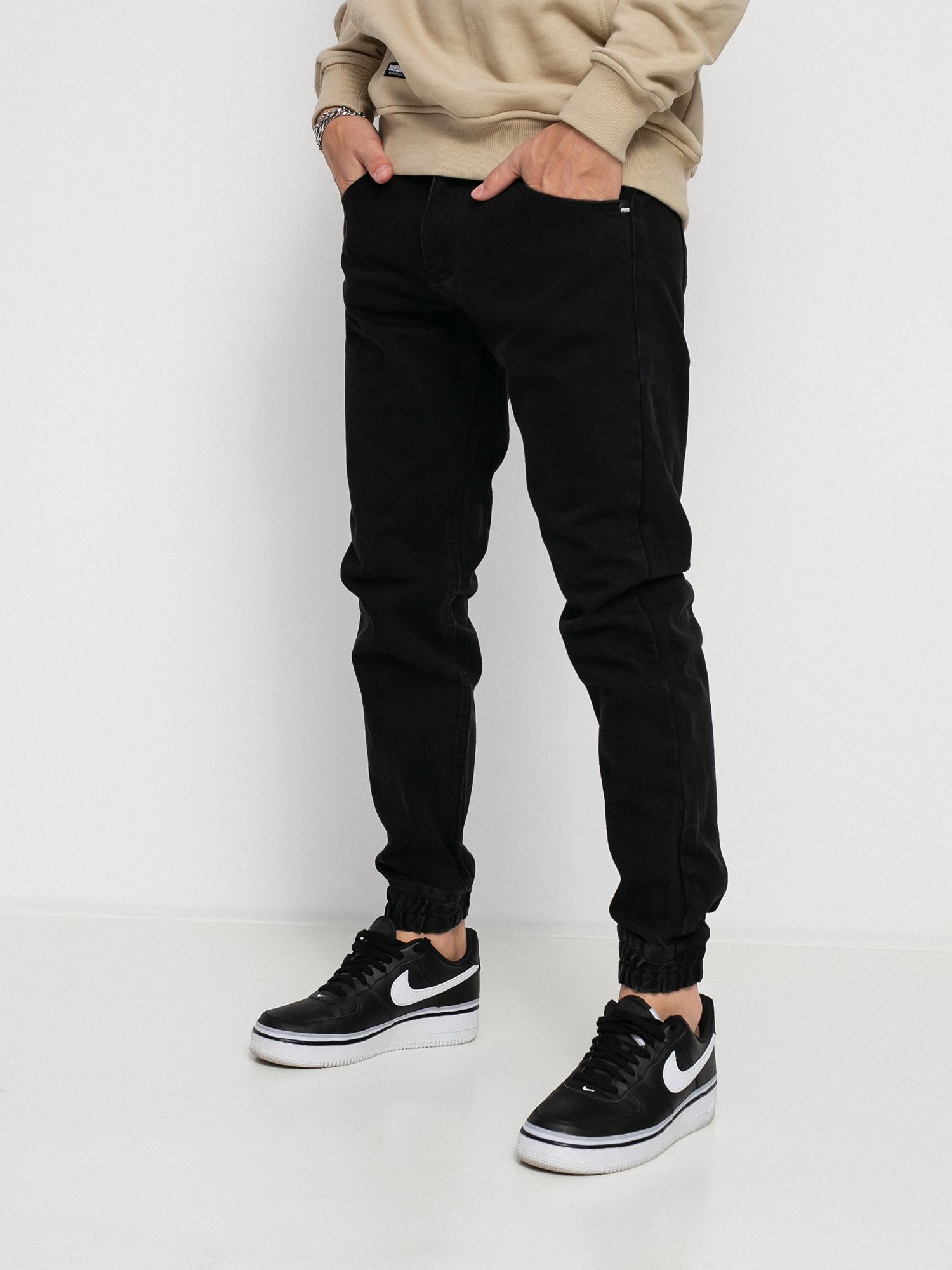 Spodnie MassDnm Base Jogger Jeans Sneaker Fit (black rinse)