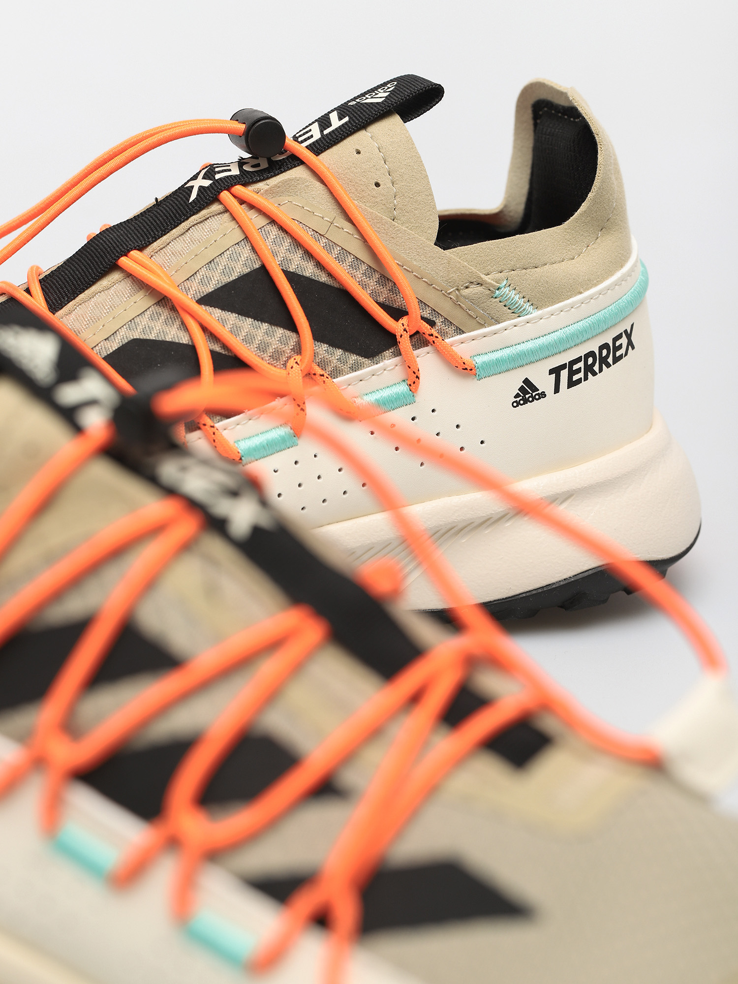 Buty adidas Originals Terrex Voyager 21 (savann/cblack/scrora)