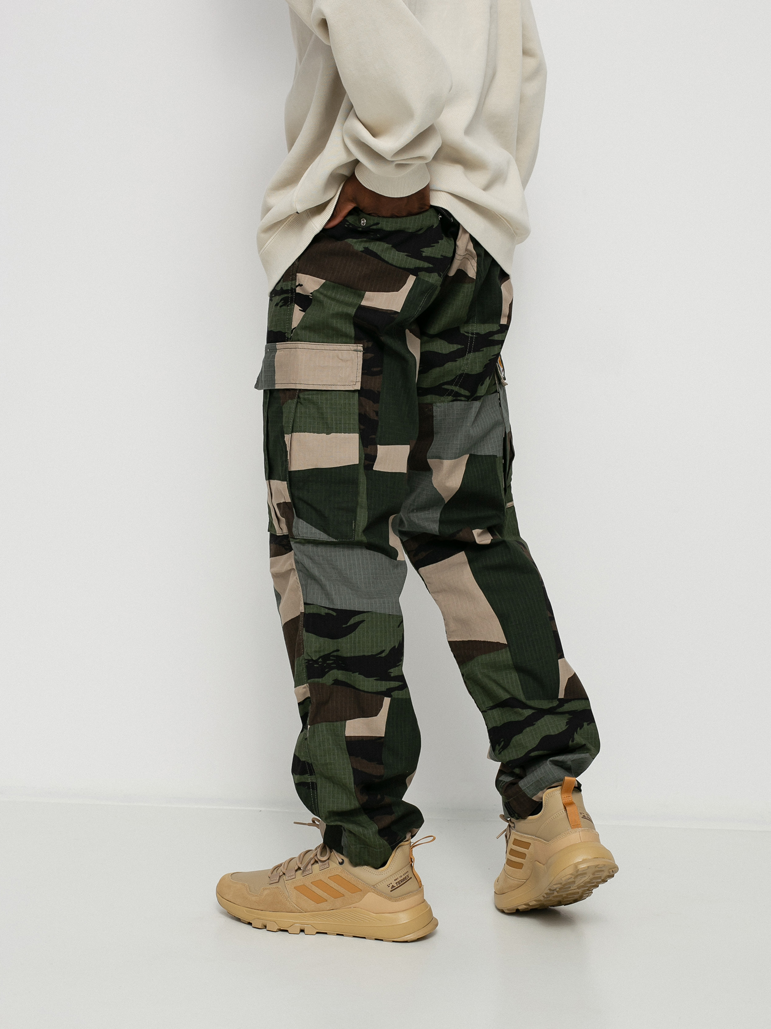 Spodnie Carhartt WIP Regular Cargo (camo mend)
