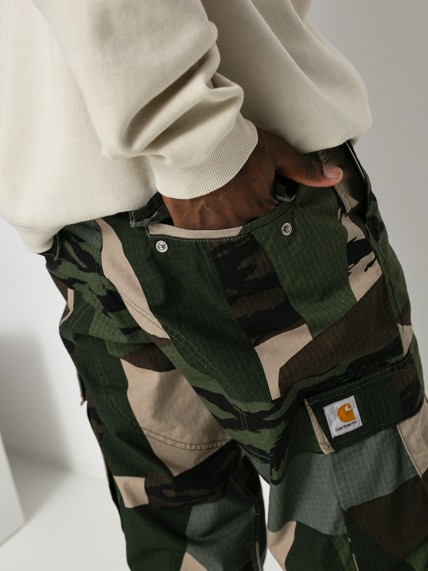 Spodnie Carhartt WIP Regular Cargo (camo mend)