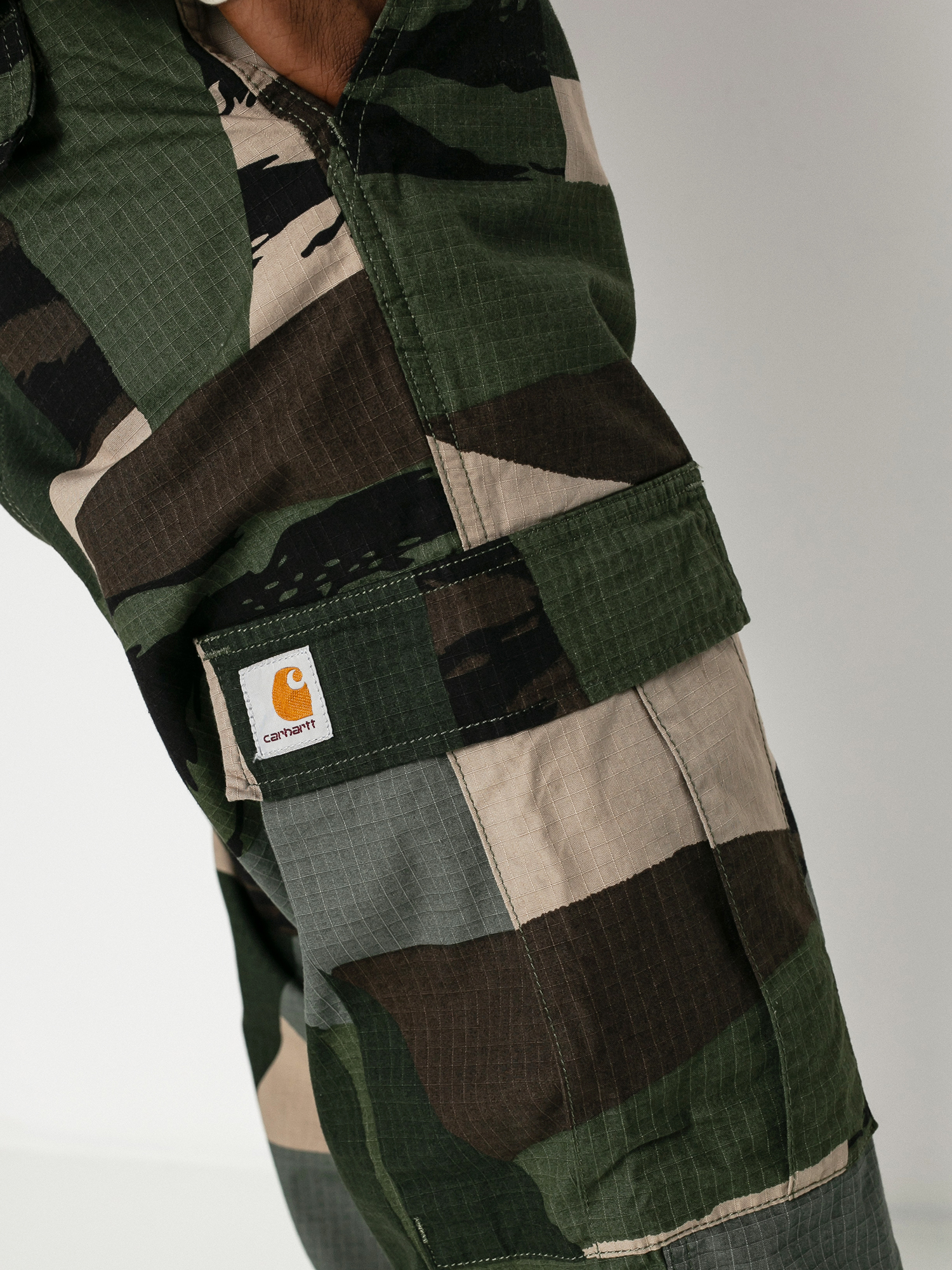 Spodnie Carhartt WIP Regular Cargo (camo mend)