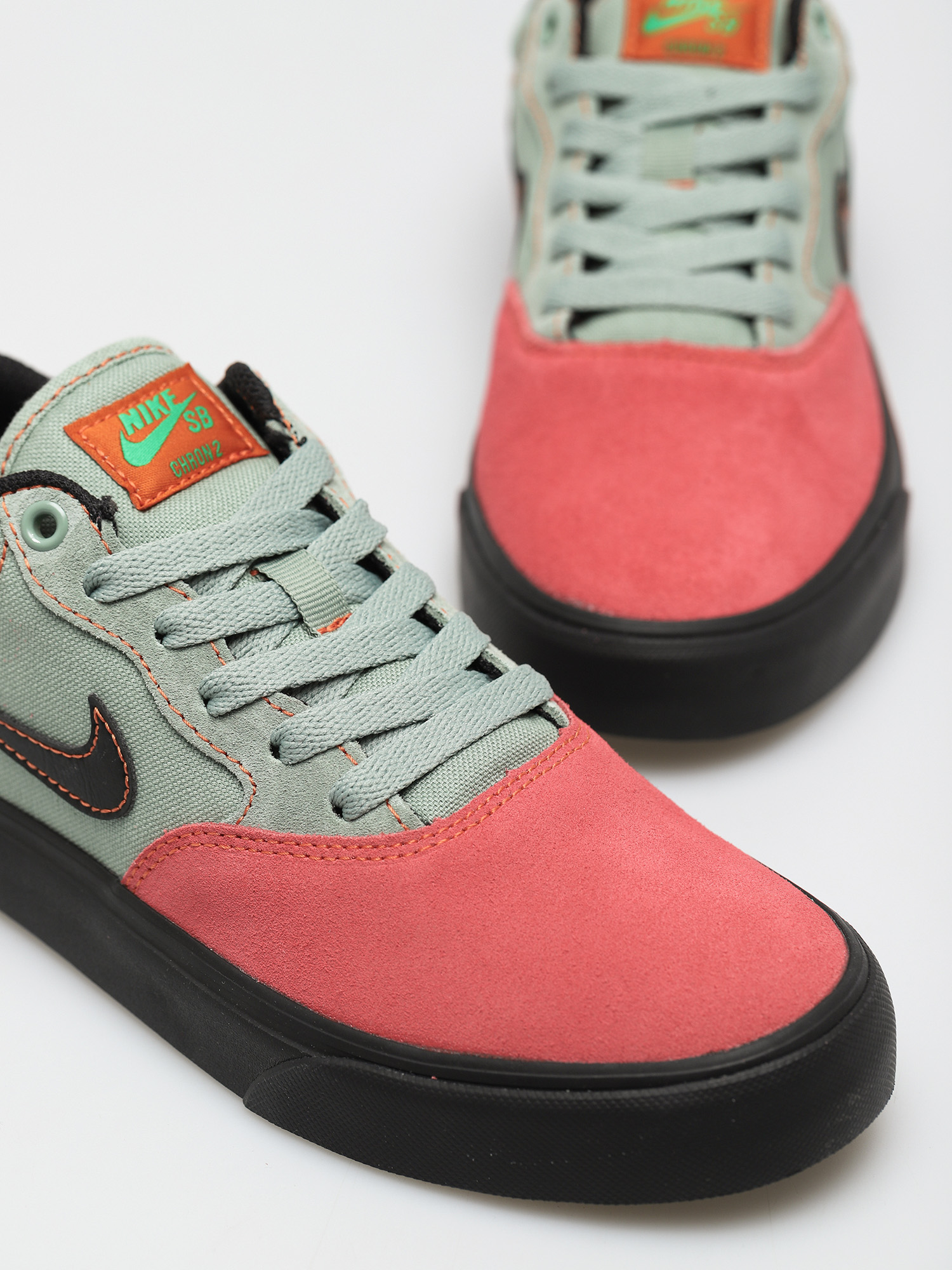 Buty Nike SB Chron 2 (pink salt/black jade smoke sport spice)