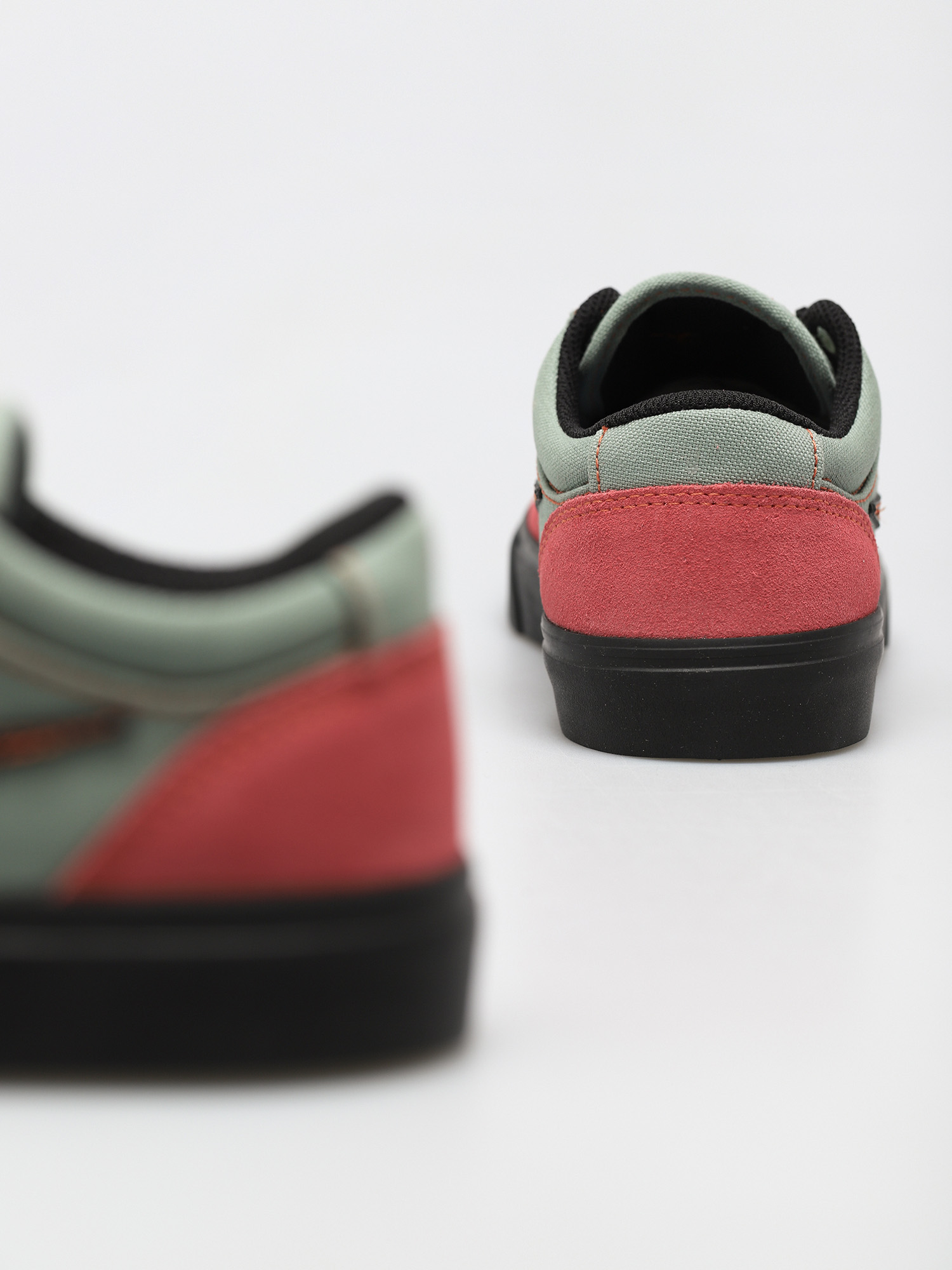 Buty Nike SB Chron 2 (pink salt/black jade smoke sport spice)