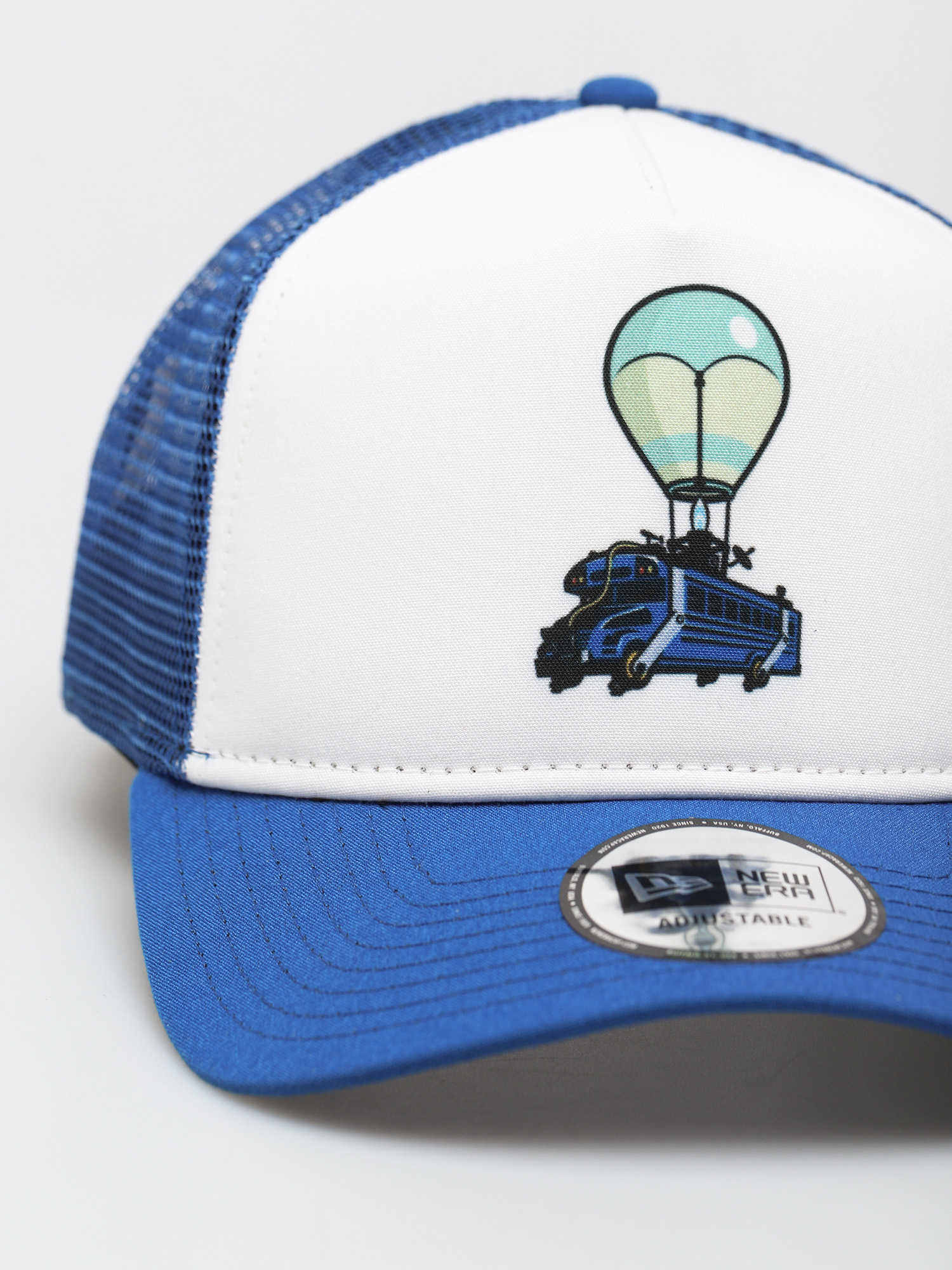 Czapka z daszkiem New Era Fortnite Battle Bus Trucker (white/blue)