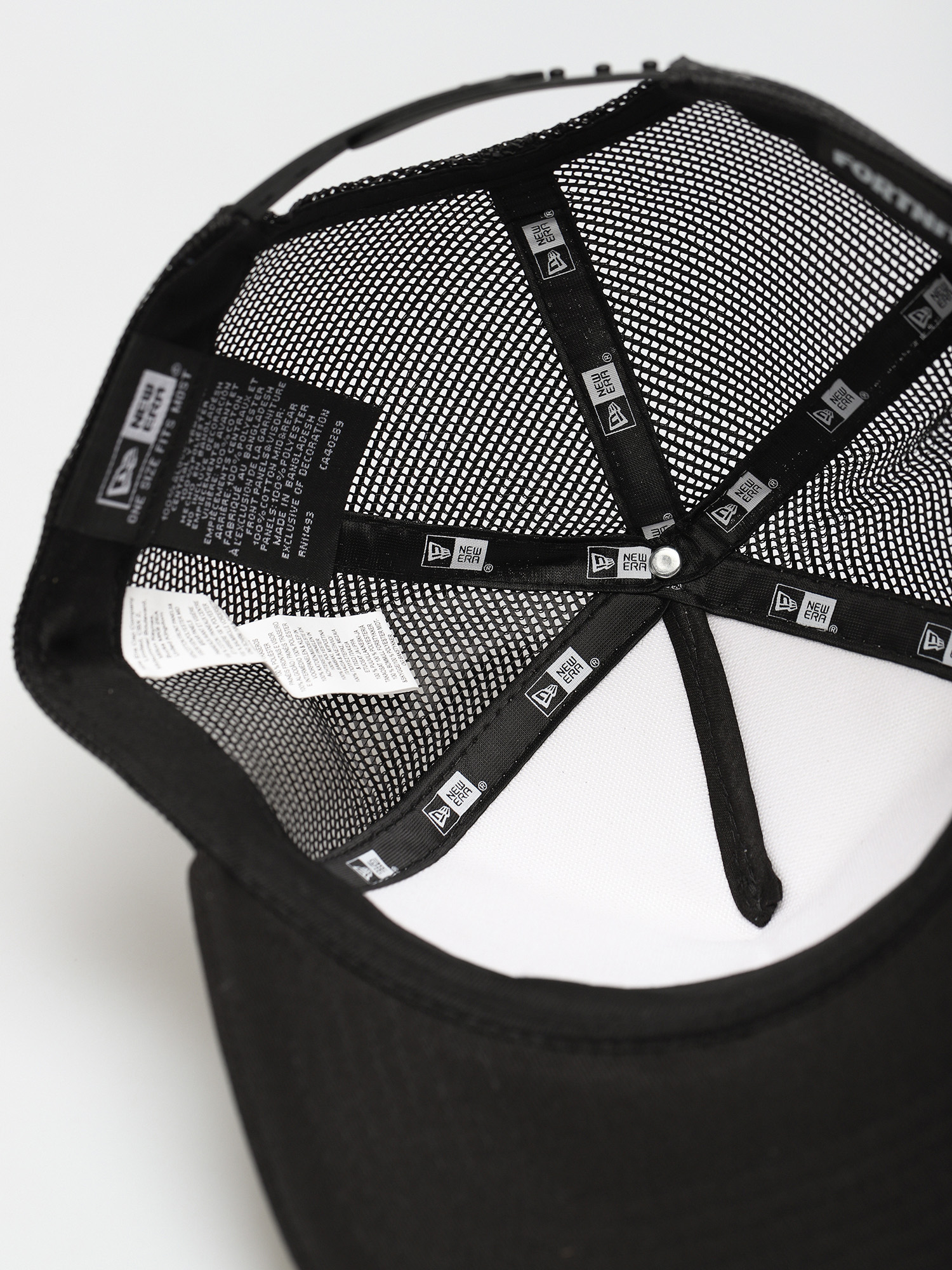Czapka z daszkiem New Era Fortnite Wordmark Trucker (white/black)