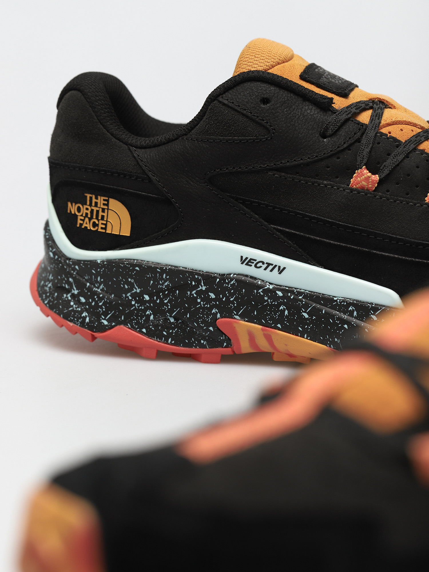 Buty The North Face Vectiv Taraval Street (tnf black/chamois orange)