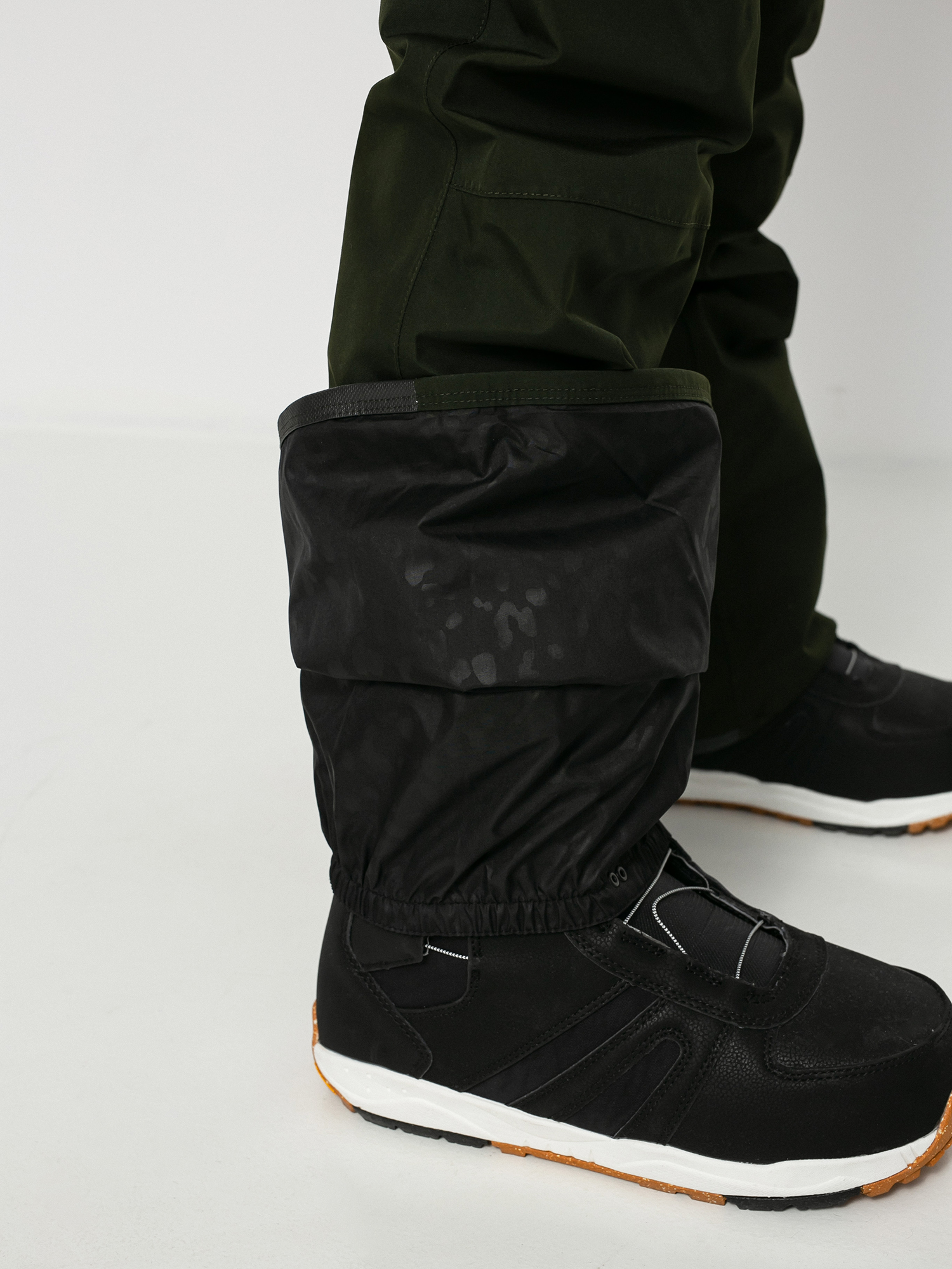 Damskie Spodnie snowboardowe Volcom Aston Gore Tex (black green)