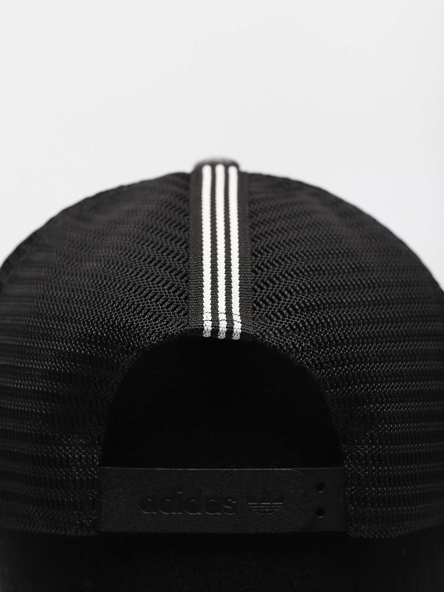 Czapka z daszkiem adidas Originals Curved Trucker (black)