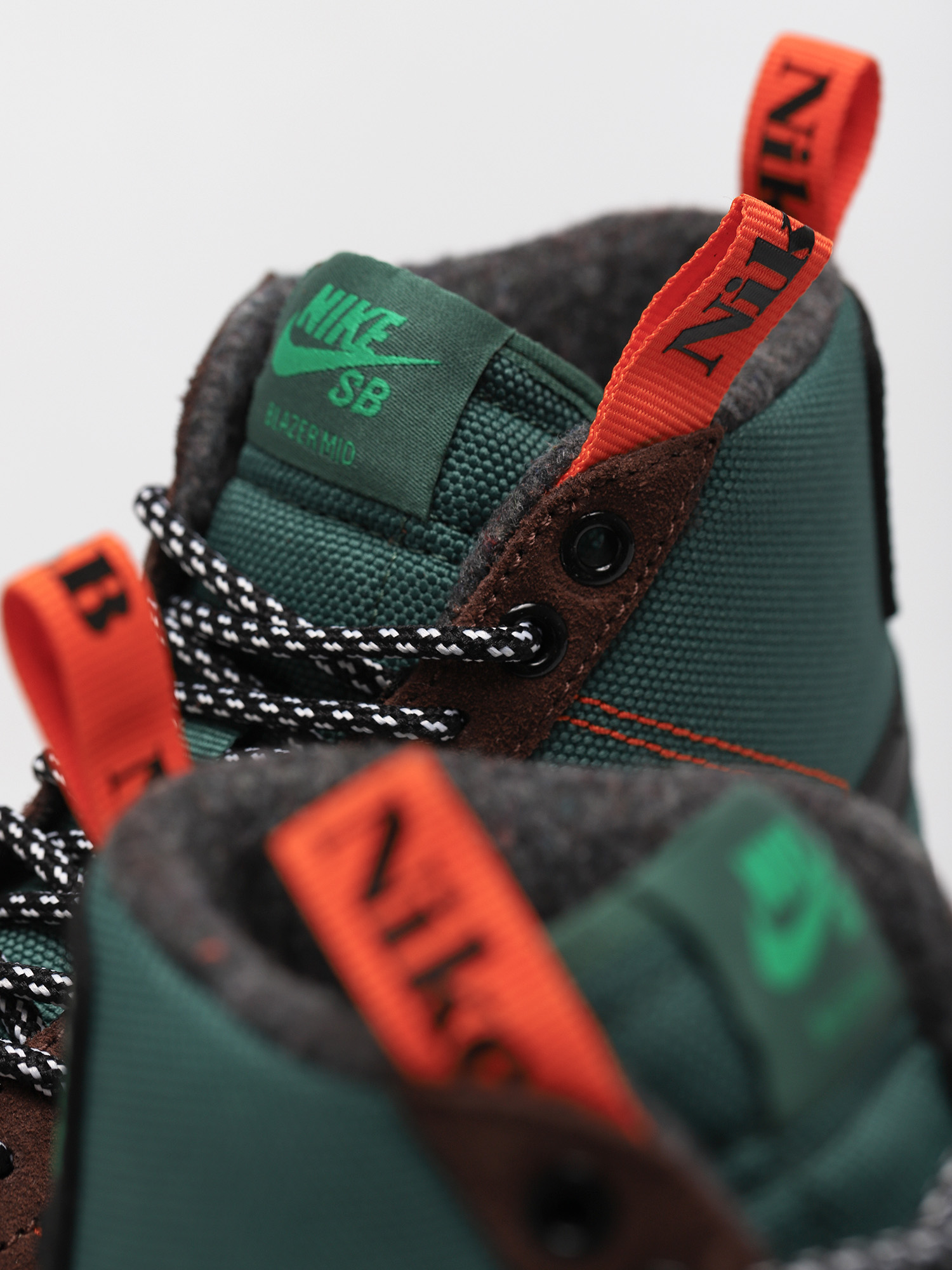 Buty Nike SB Zoom Blazer Mid Premium (noble green/black white safety orange)