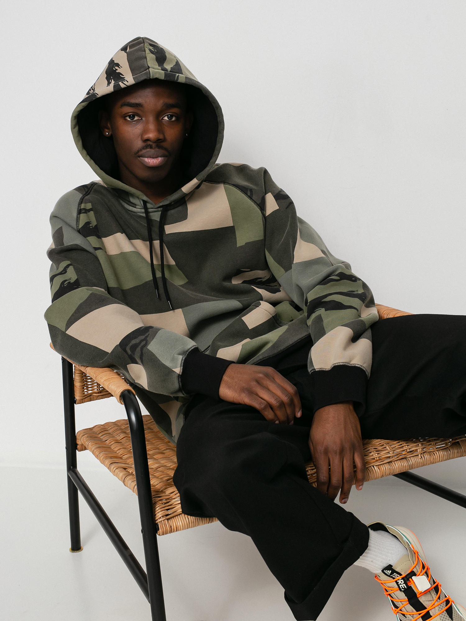 Bluza z kapturem Carhartt WIP Chase HD (camo mend/gold)