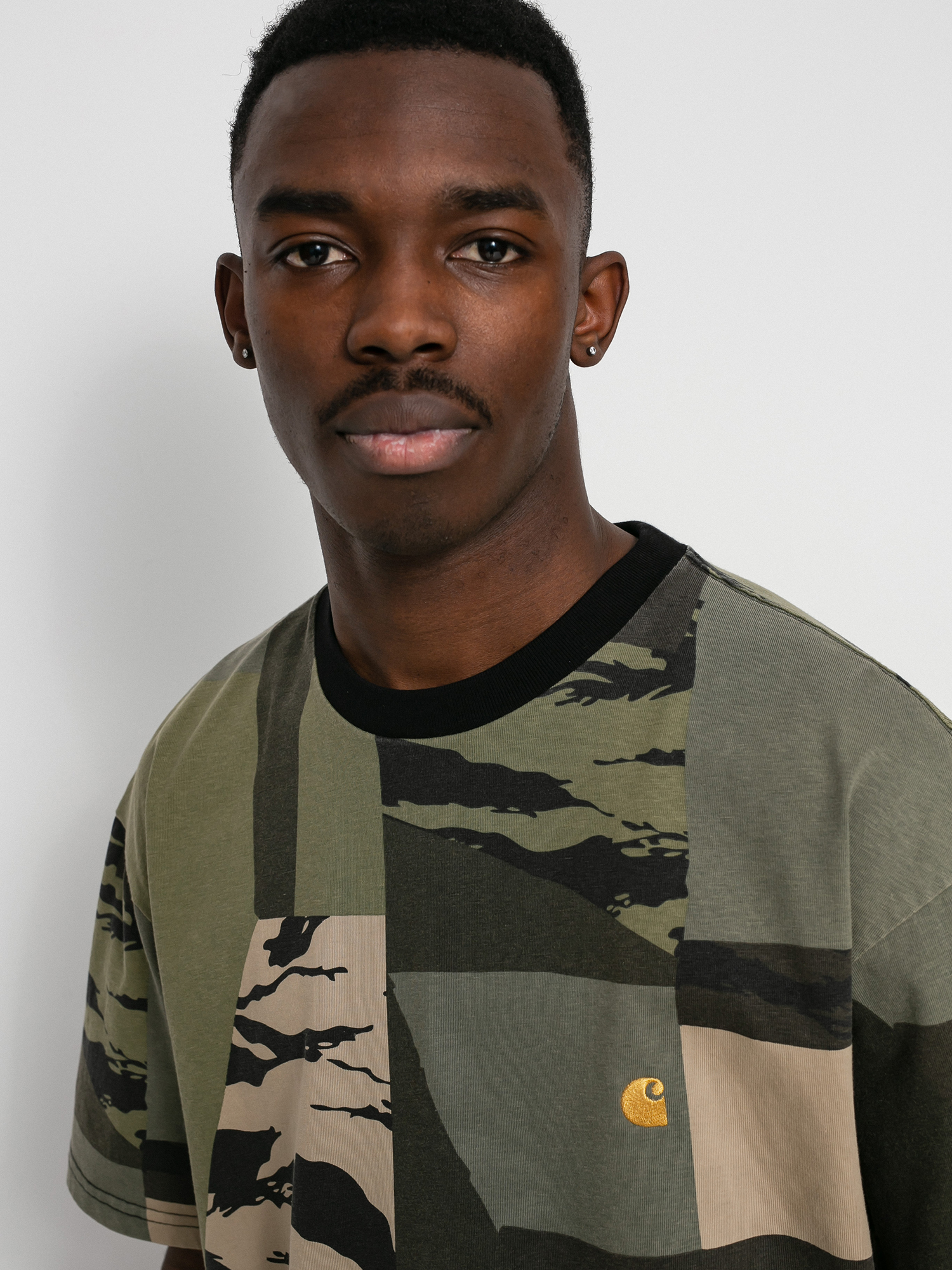 T-shirt Carhartt WIP Chase (camo mend/gold)