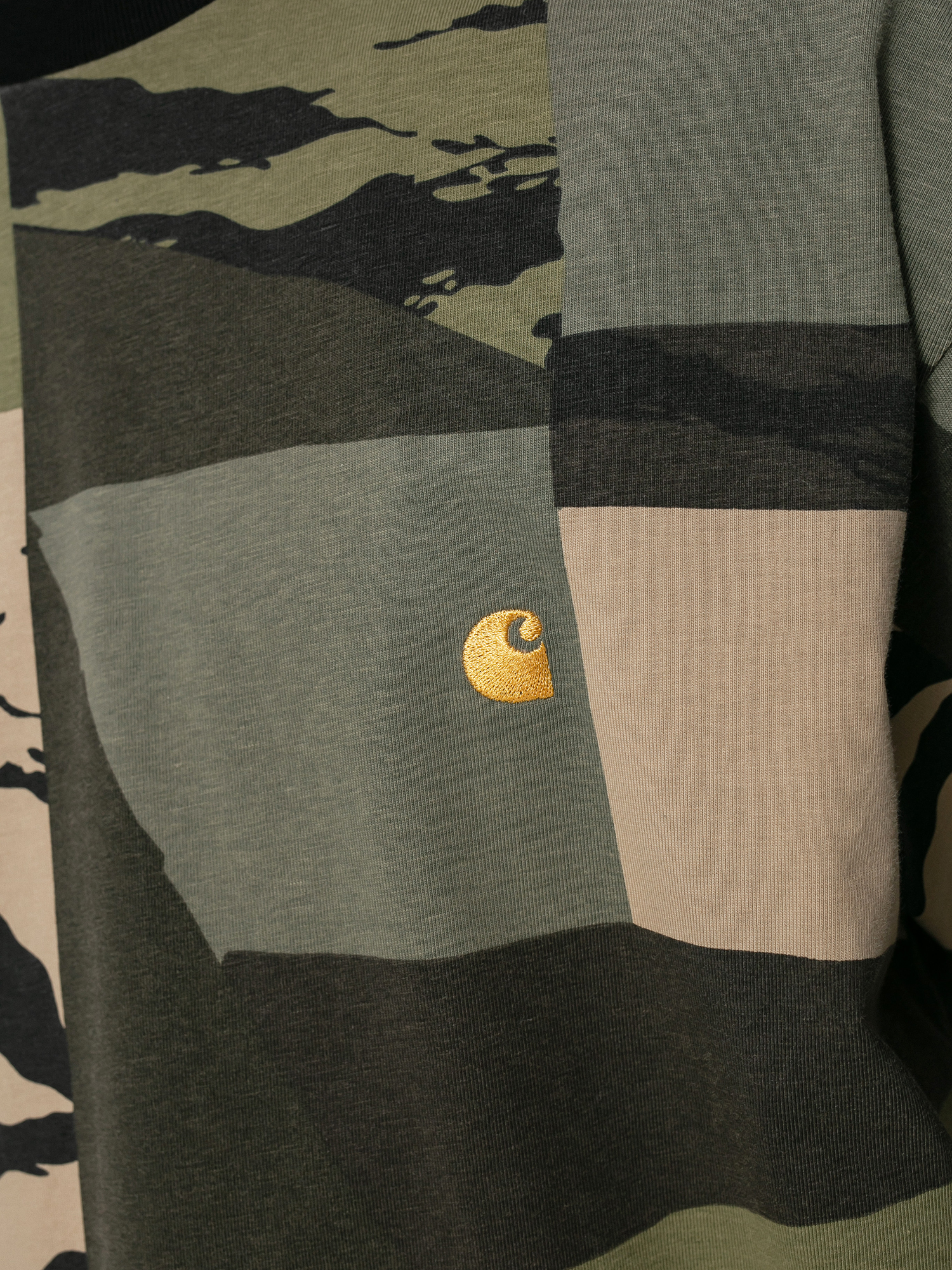 T-shirt Carhartt WIP Chase (camo mend/gold)