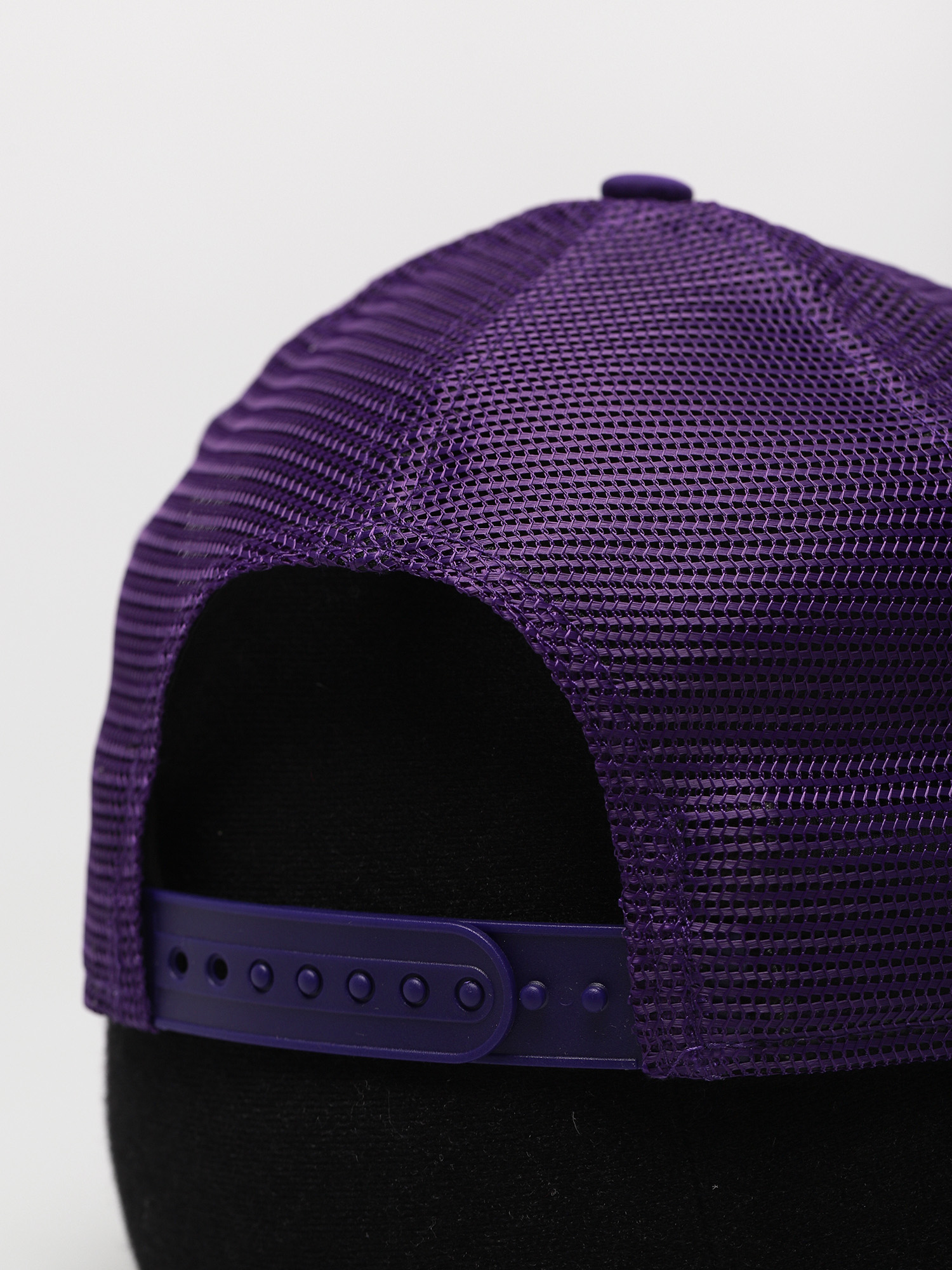 Czapka z daszkiem New Era Team Graphic Trucker Lakers (purple)