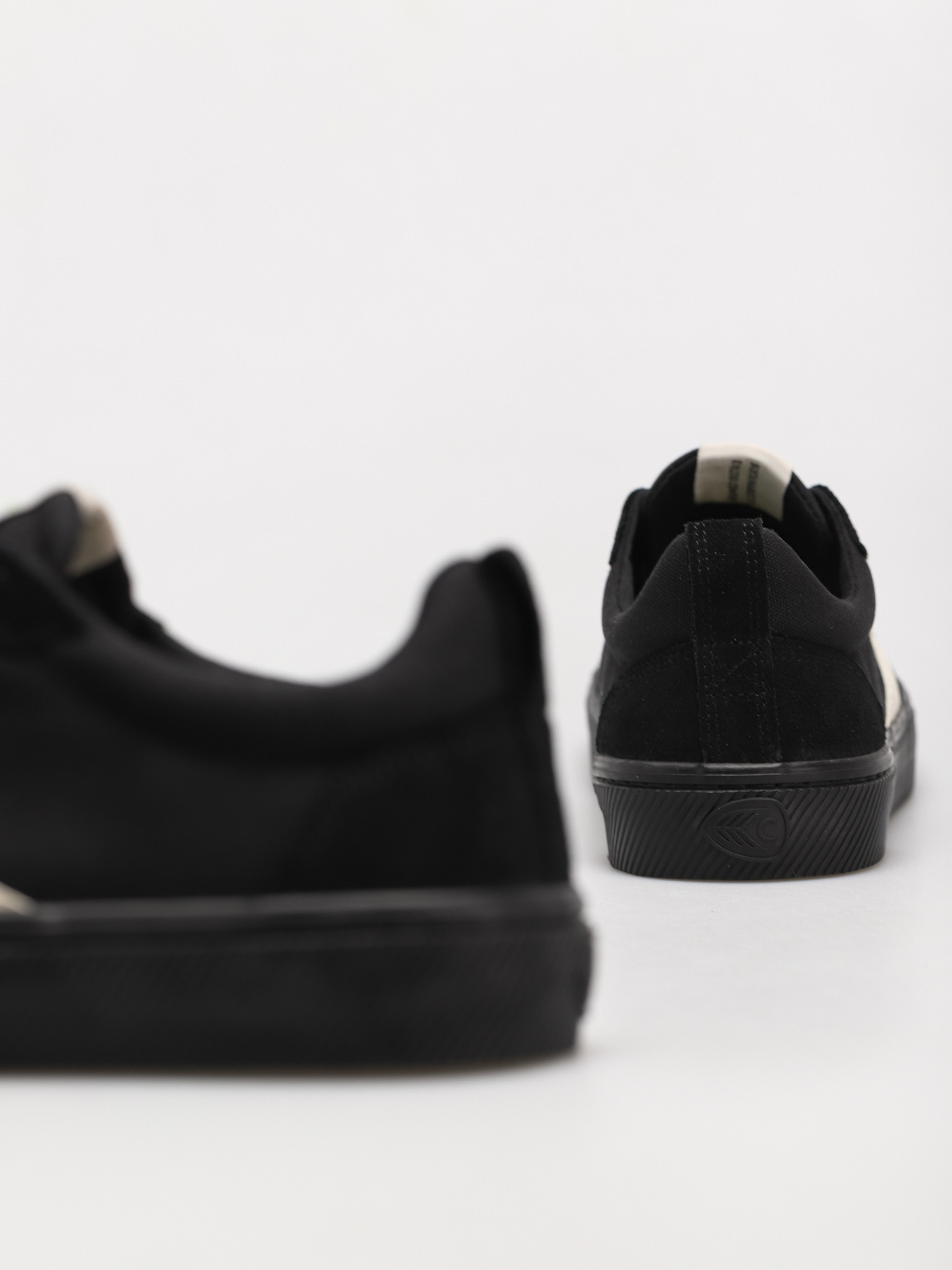 Buty Cariuma Catiba Pro (all black/ivory logo)