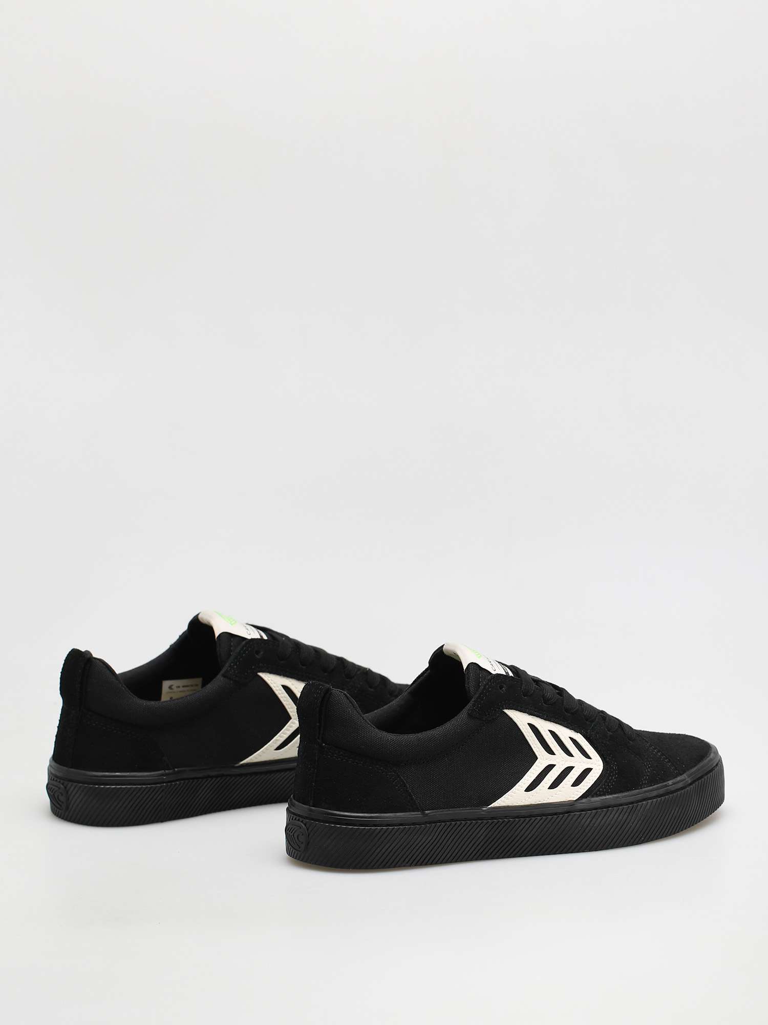 Buty Cariuma Catiba Pro (all black/ivory logo)